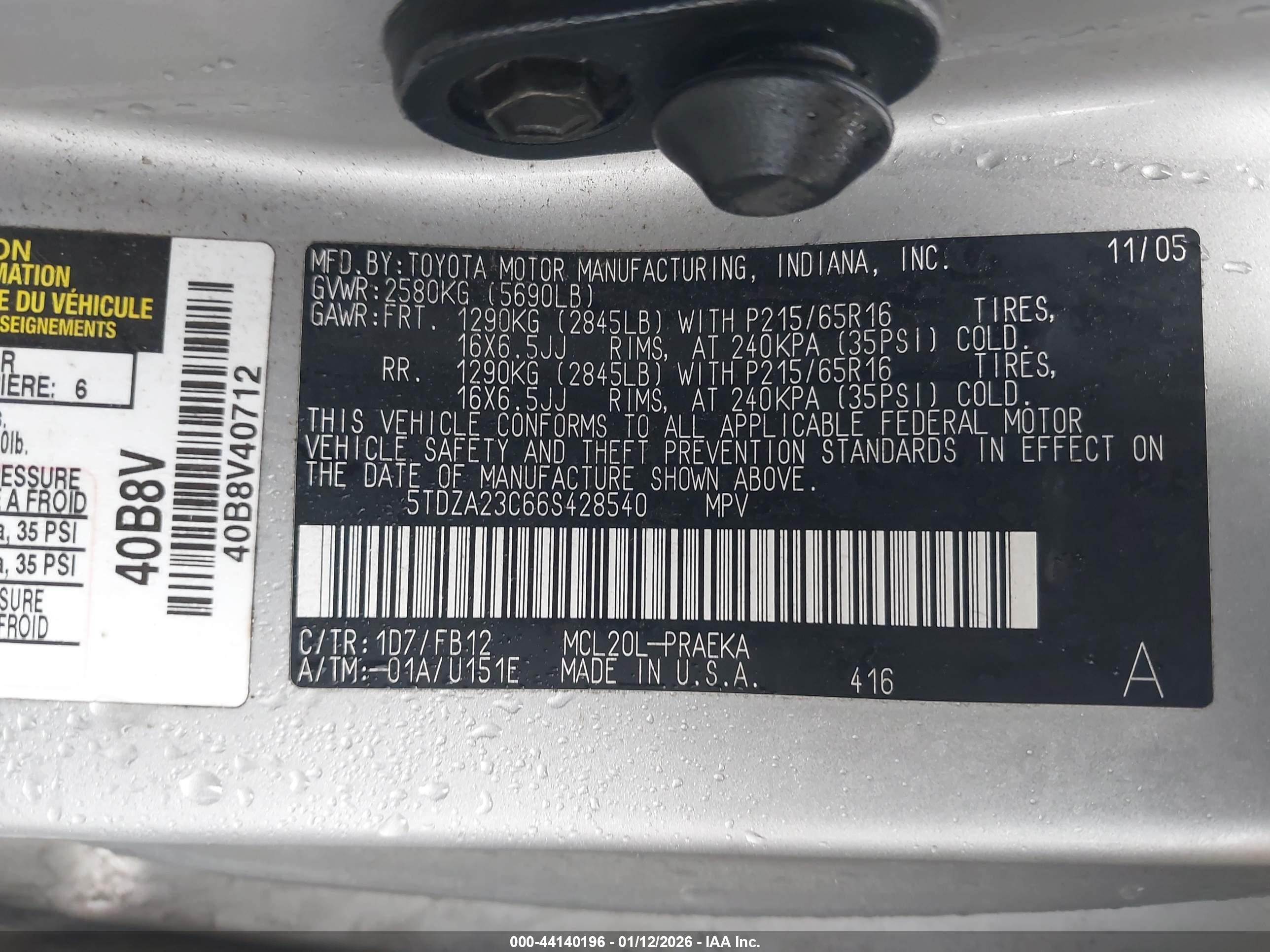 TOYOTA SIENNA image 9