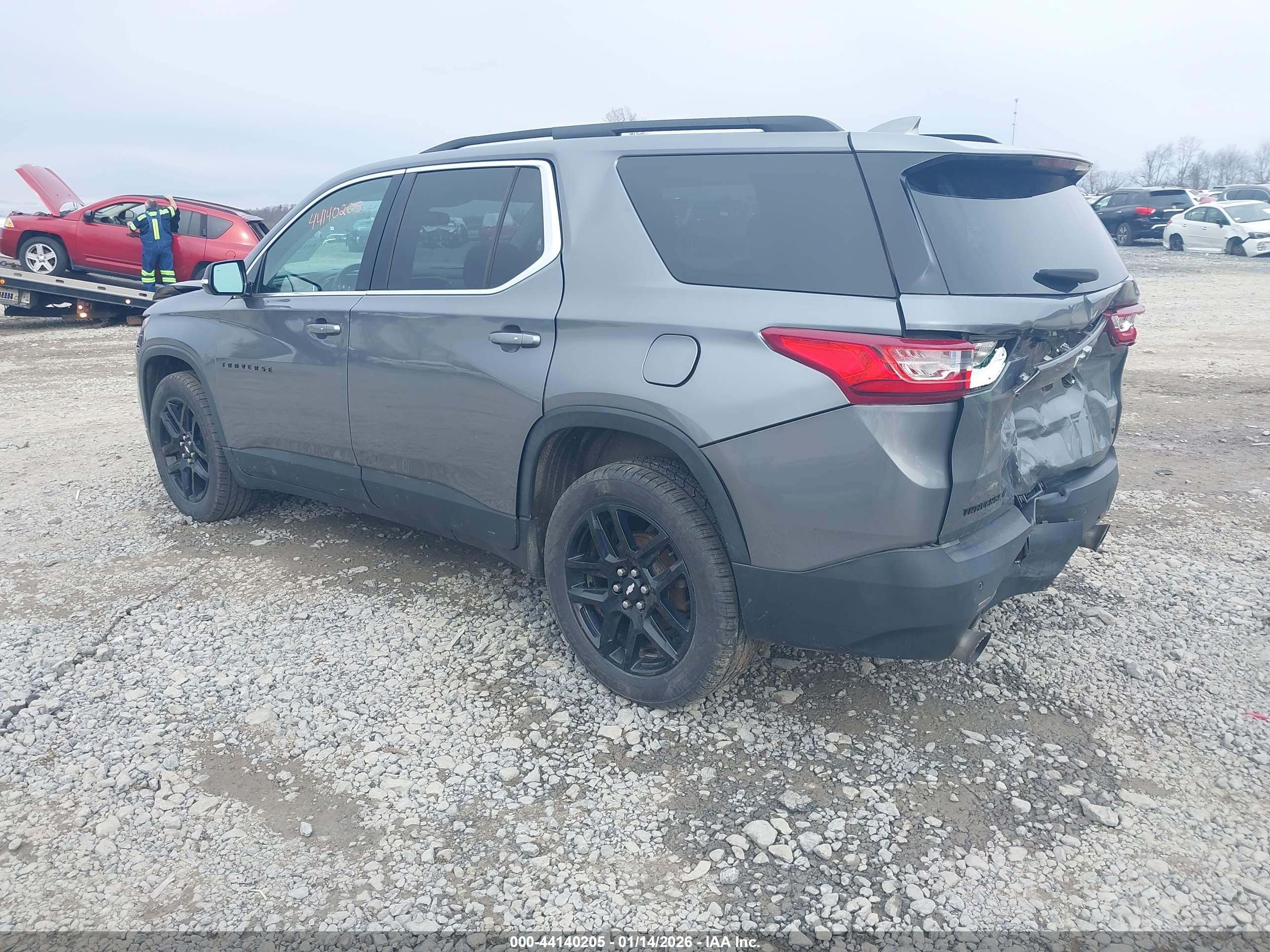 CHEVROLET TRAVERSE image 3