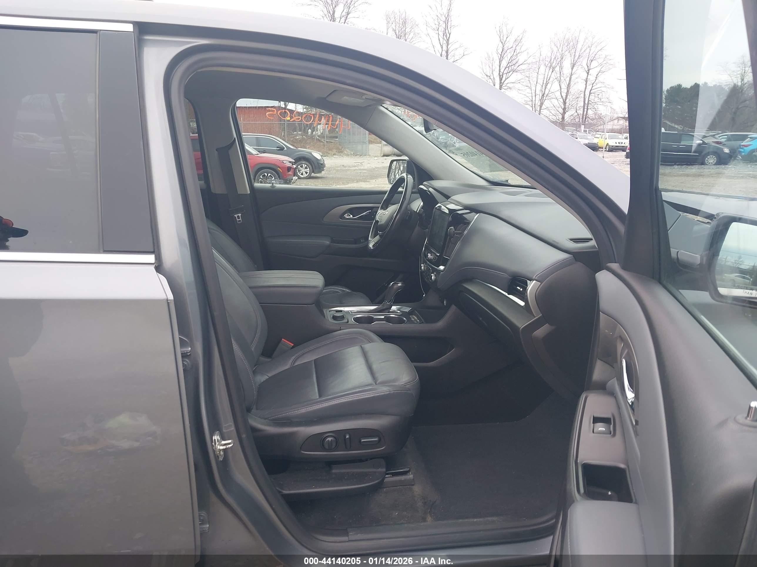 CHEVROLET TRAVERSE image 5
