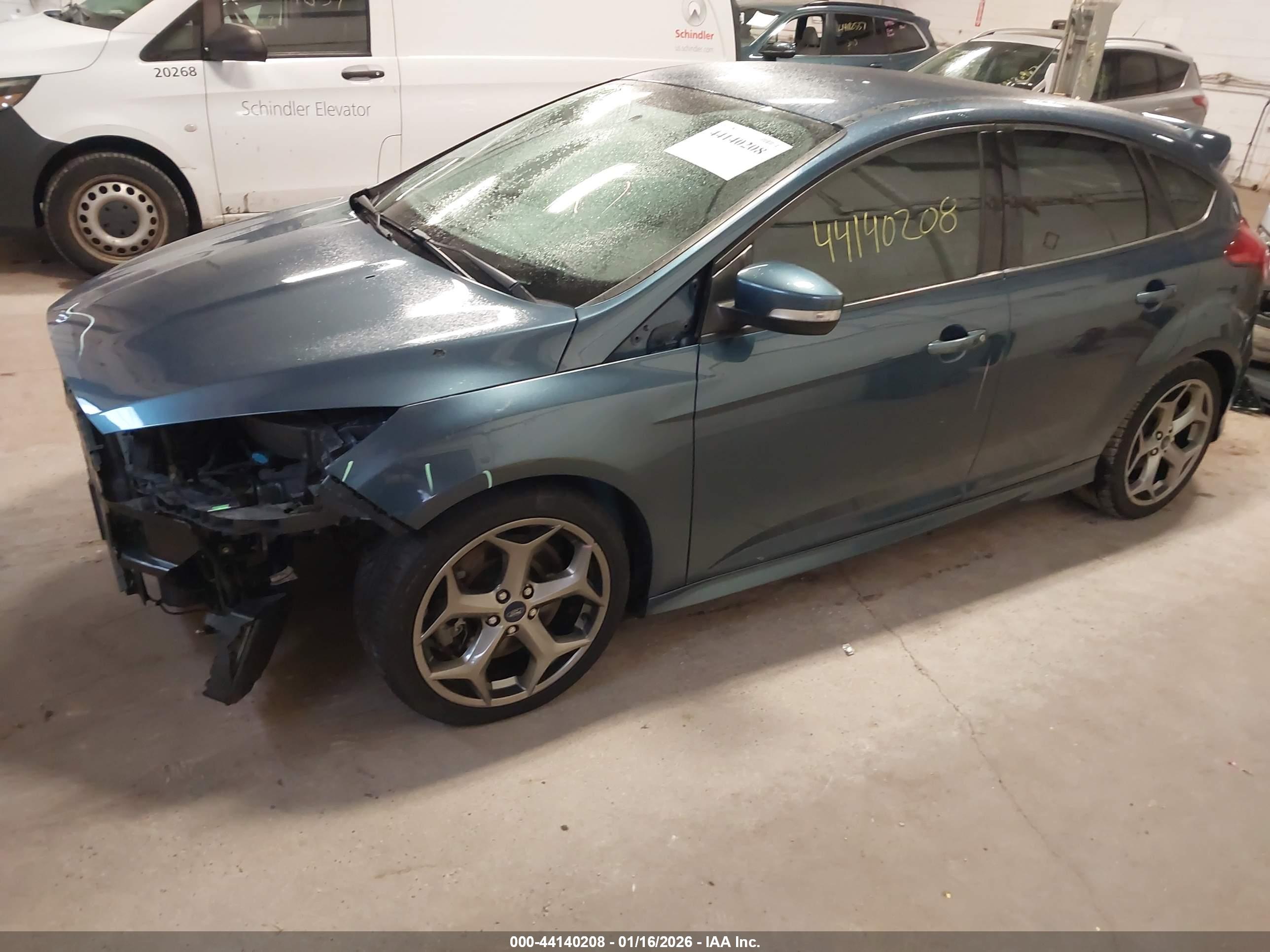 FORD FOCUS image 2