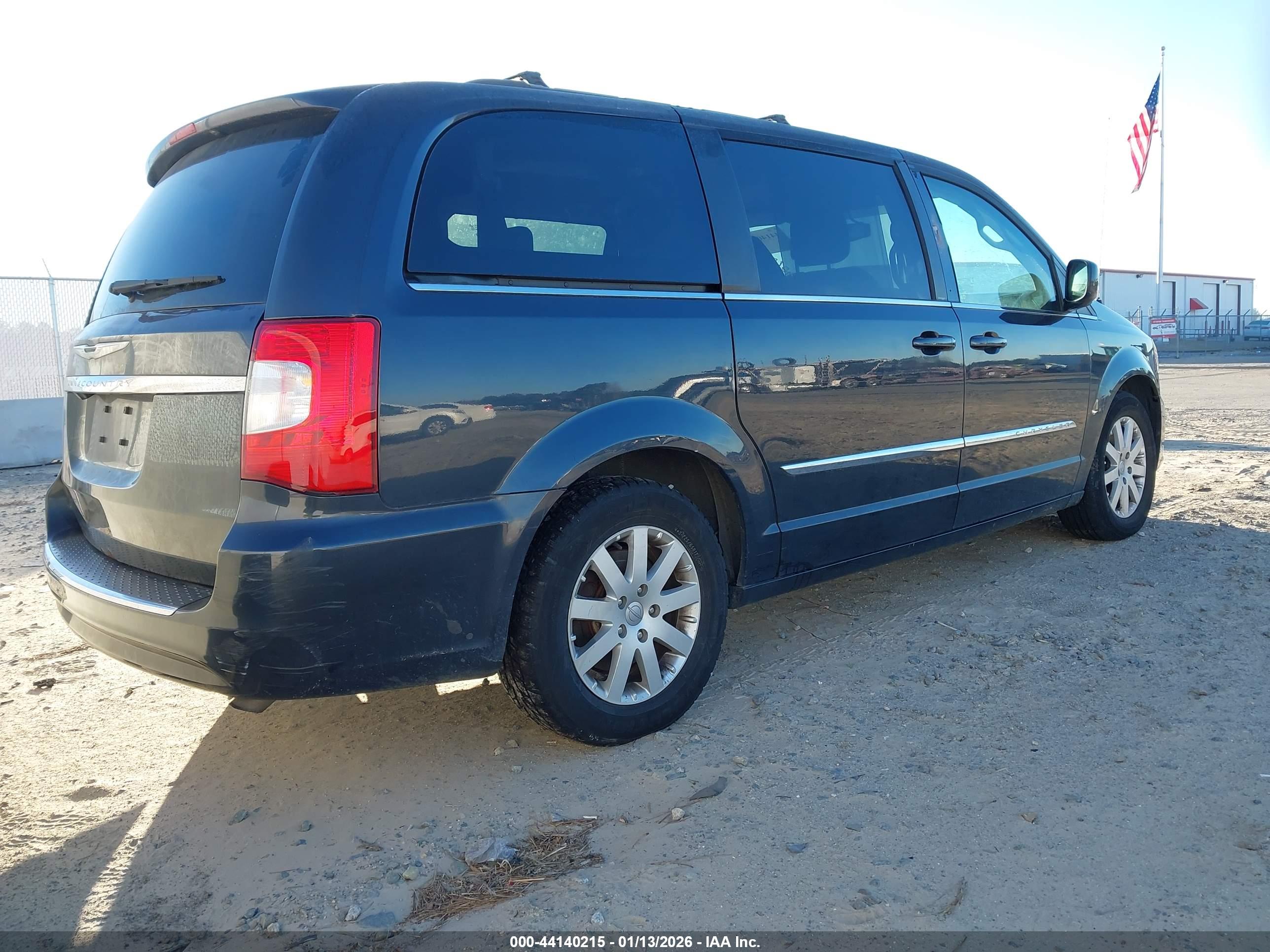 CHRYSLER TOWN image 4