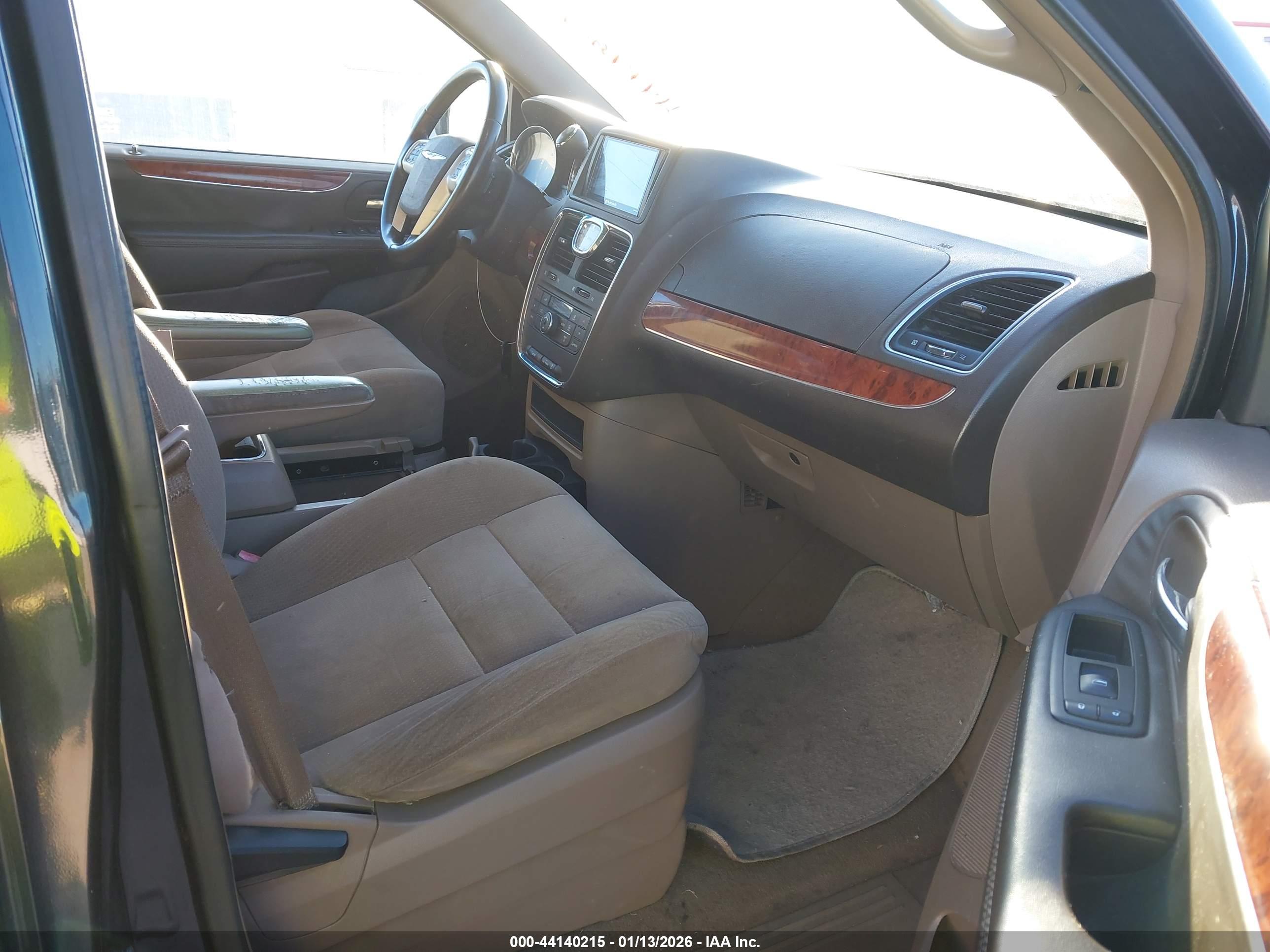 CHRYSLER TOWN image 5