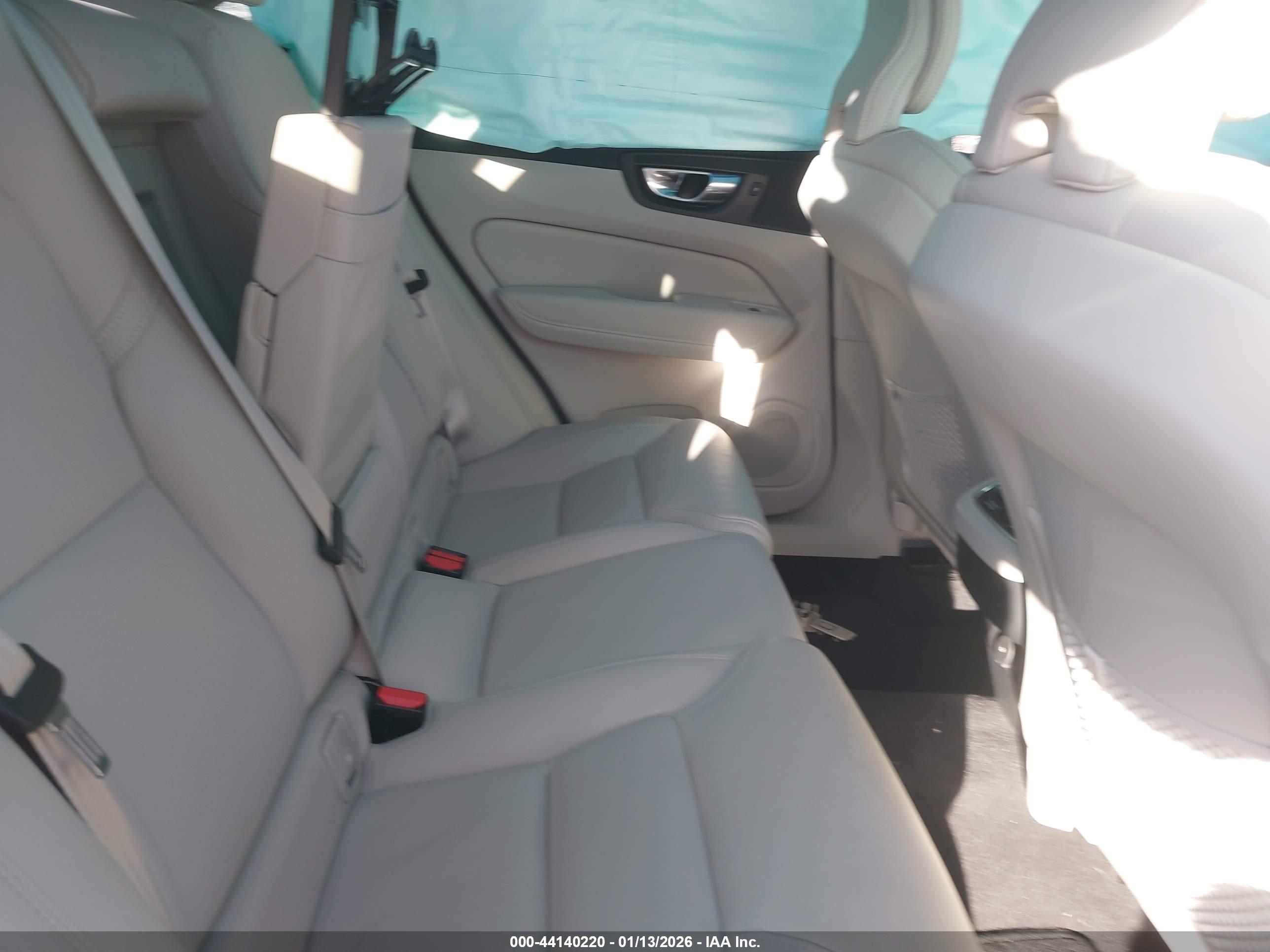 VOLVO XC60 image 8