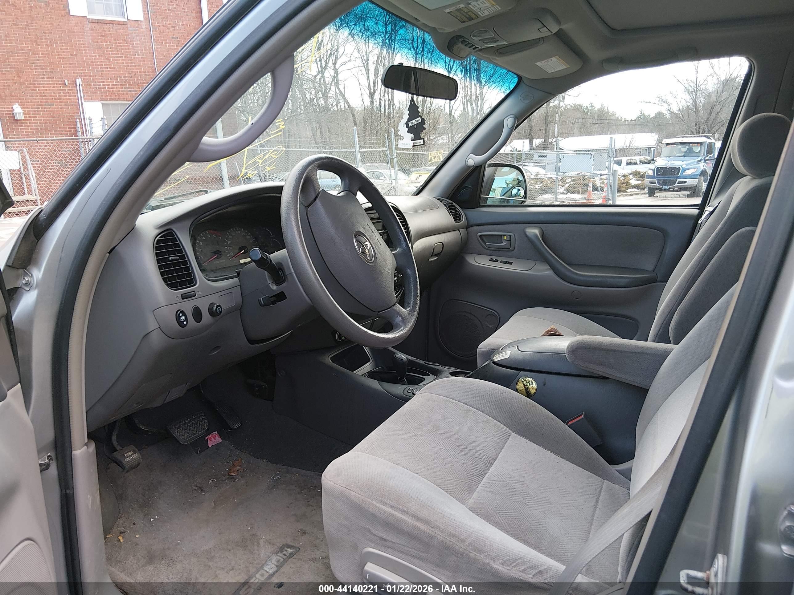 TOYOTA SEQUOIA image 5