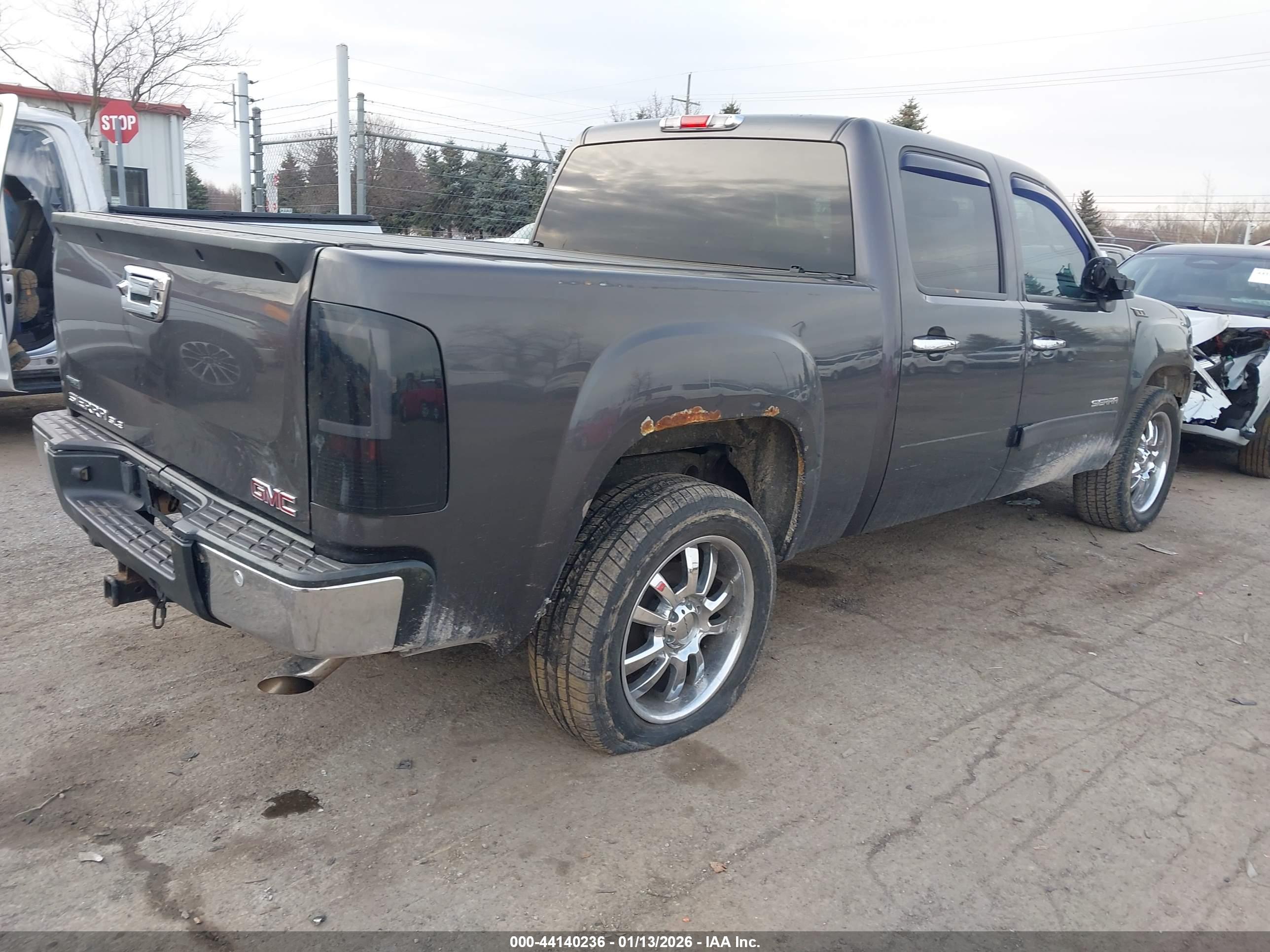 GMC SIERRA image 4