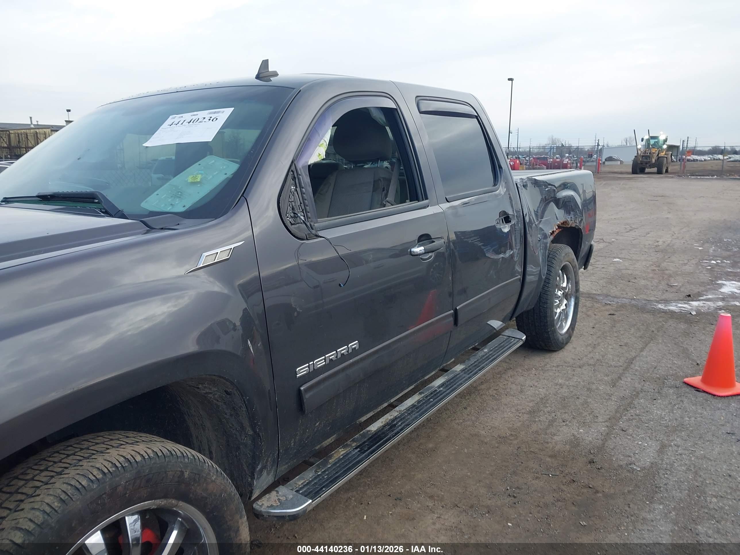GMC SIERRA image 6