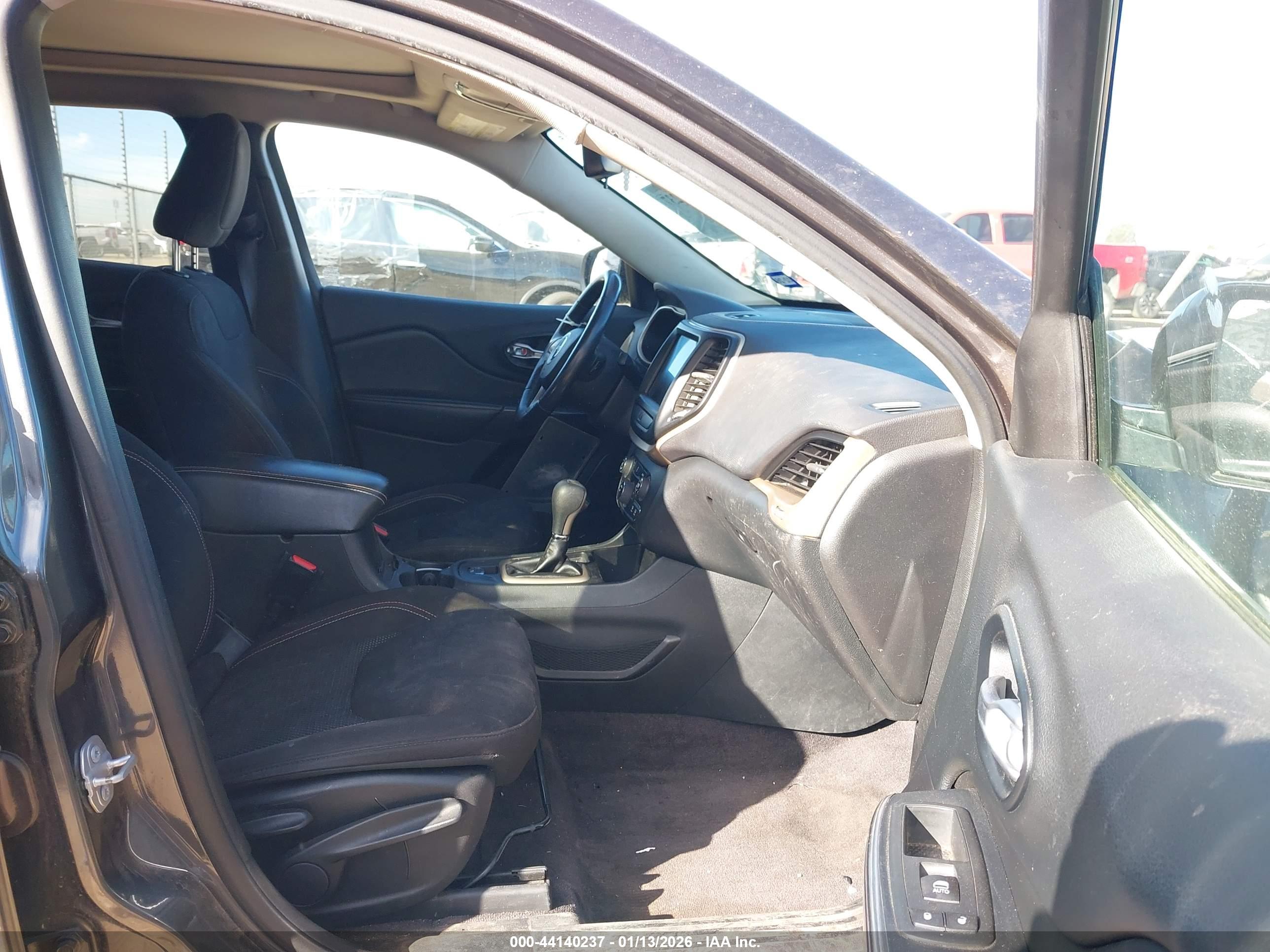JEEP CHEROKEE image 5