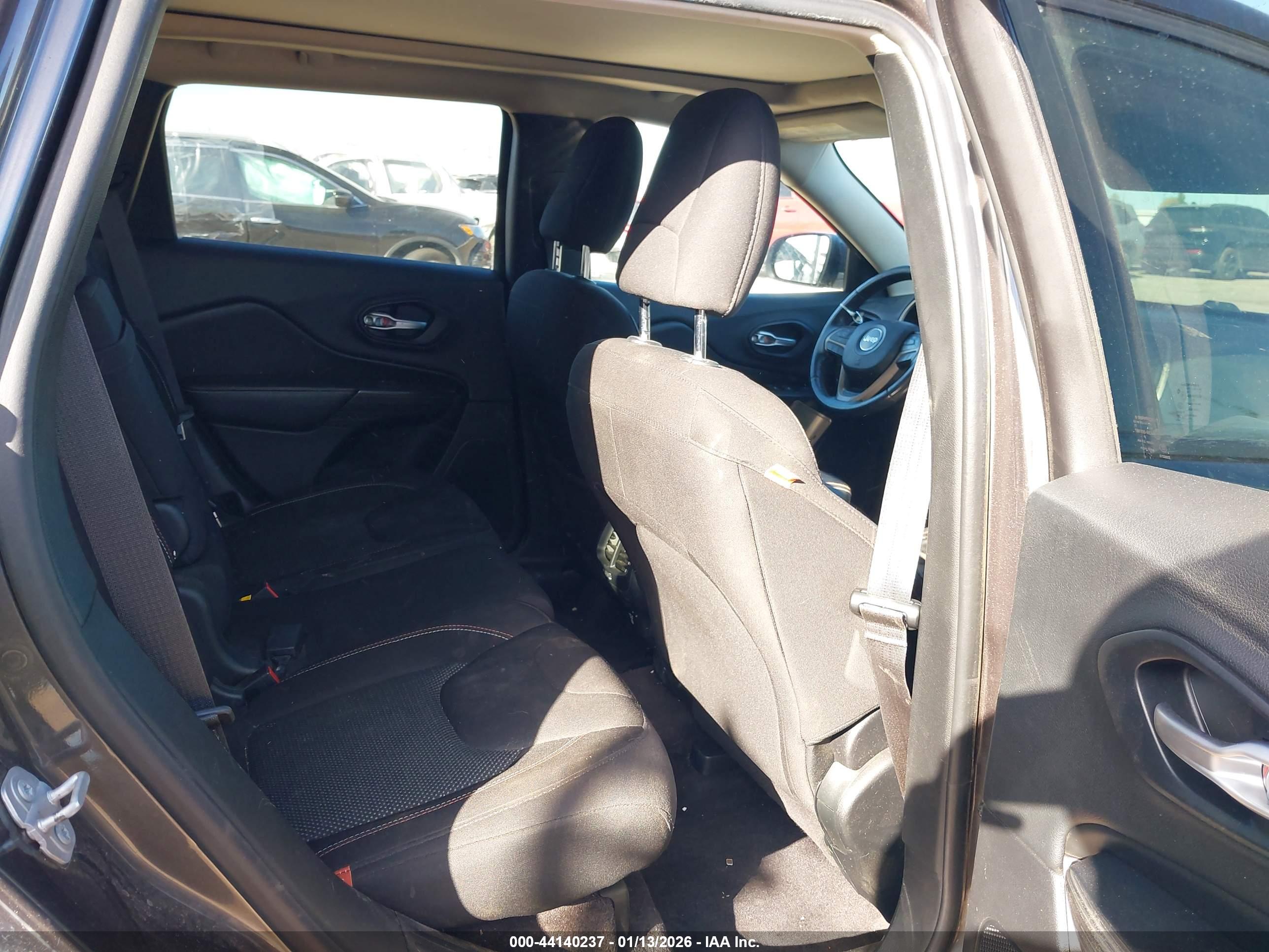 JEEP CHEROKEE image 8