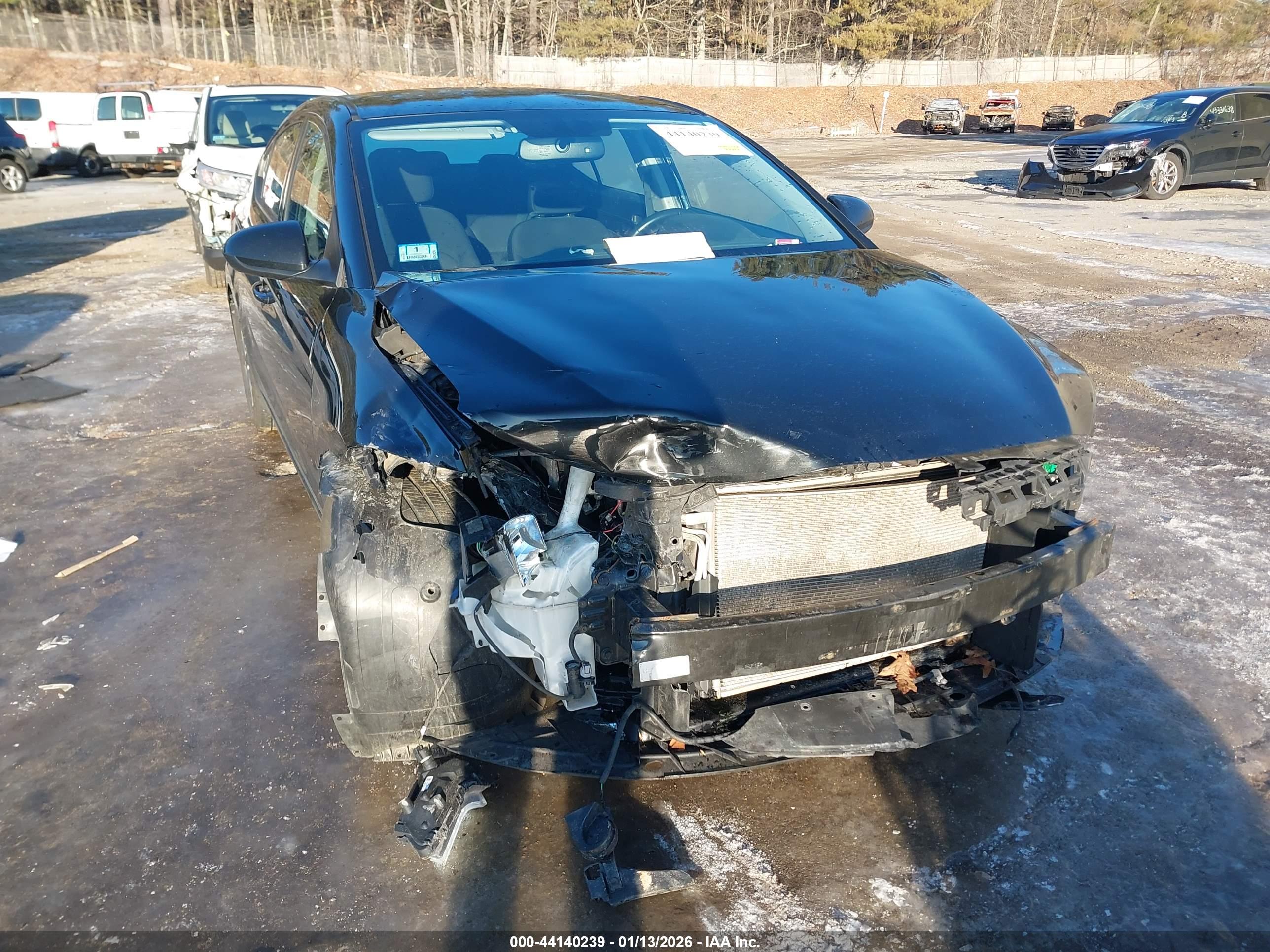 HYUNDAI ELANTRA image 6