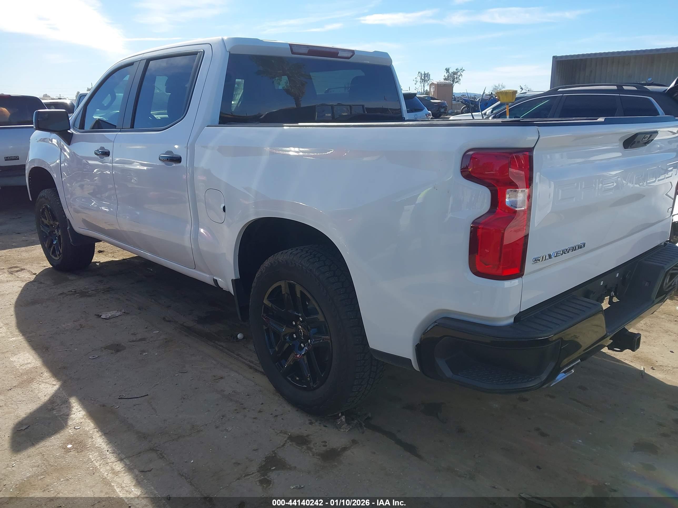 CHEVROLET SILVERADO image 3