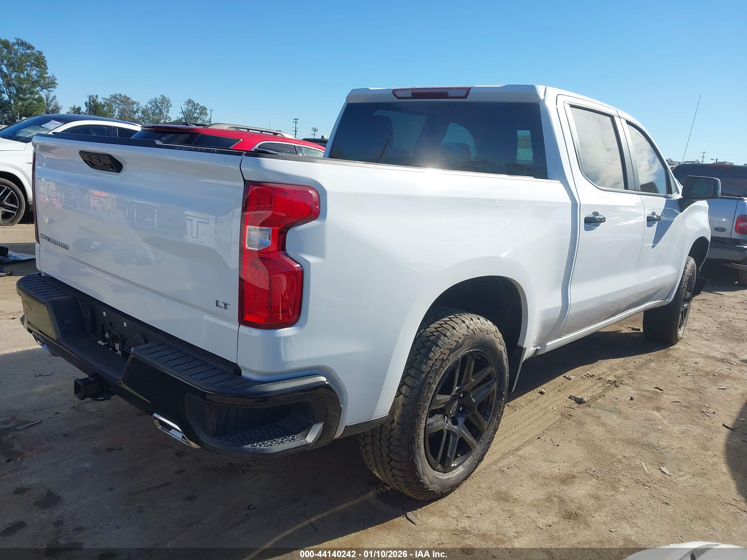 CHEVROLET SILVERADO image 4