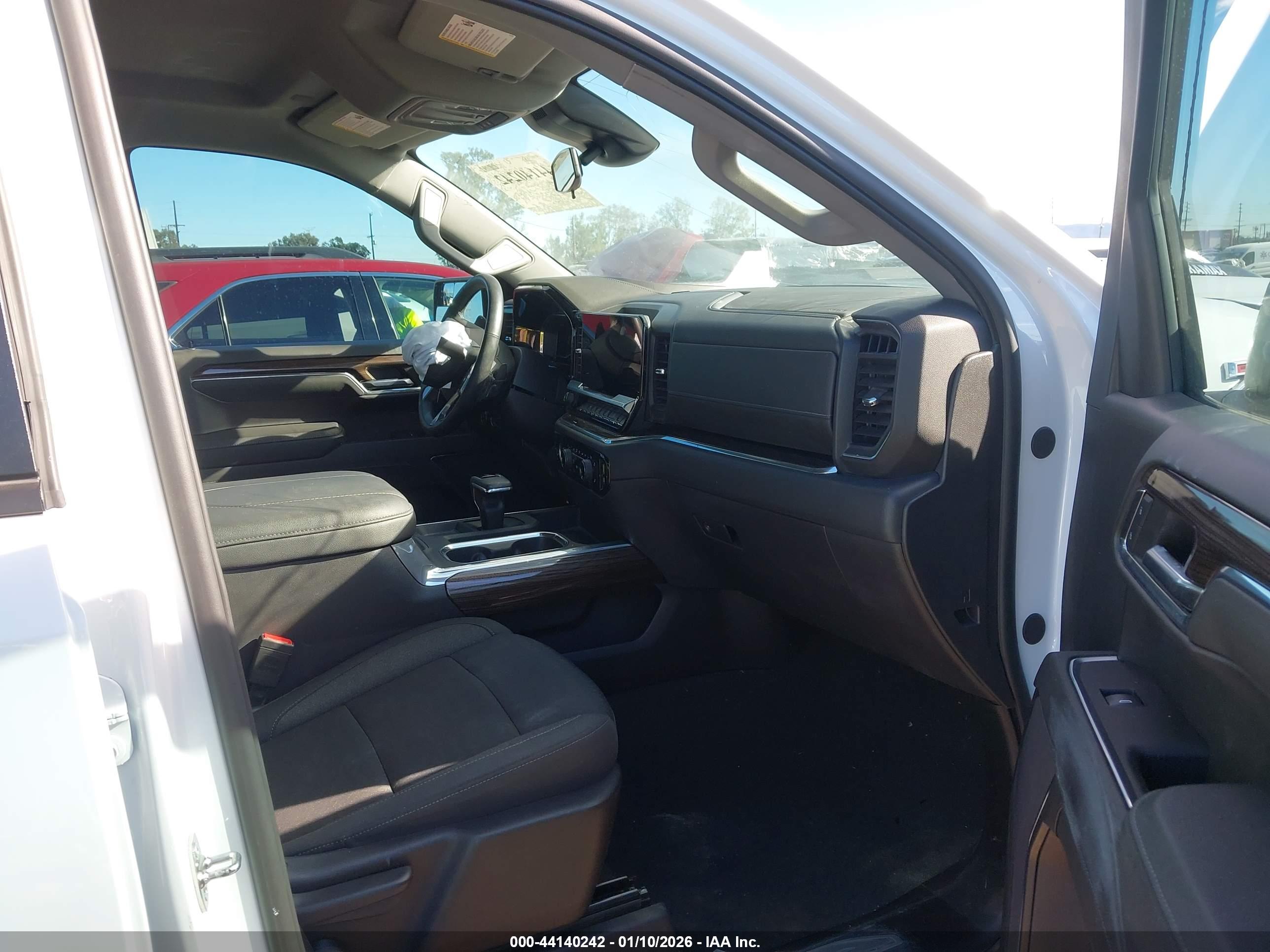 CHEVROLET SILVERADO image 5