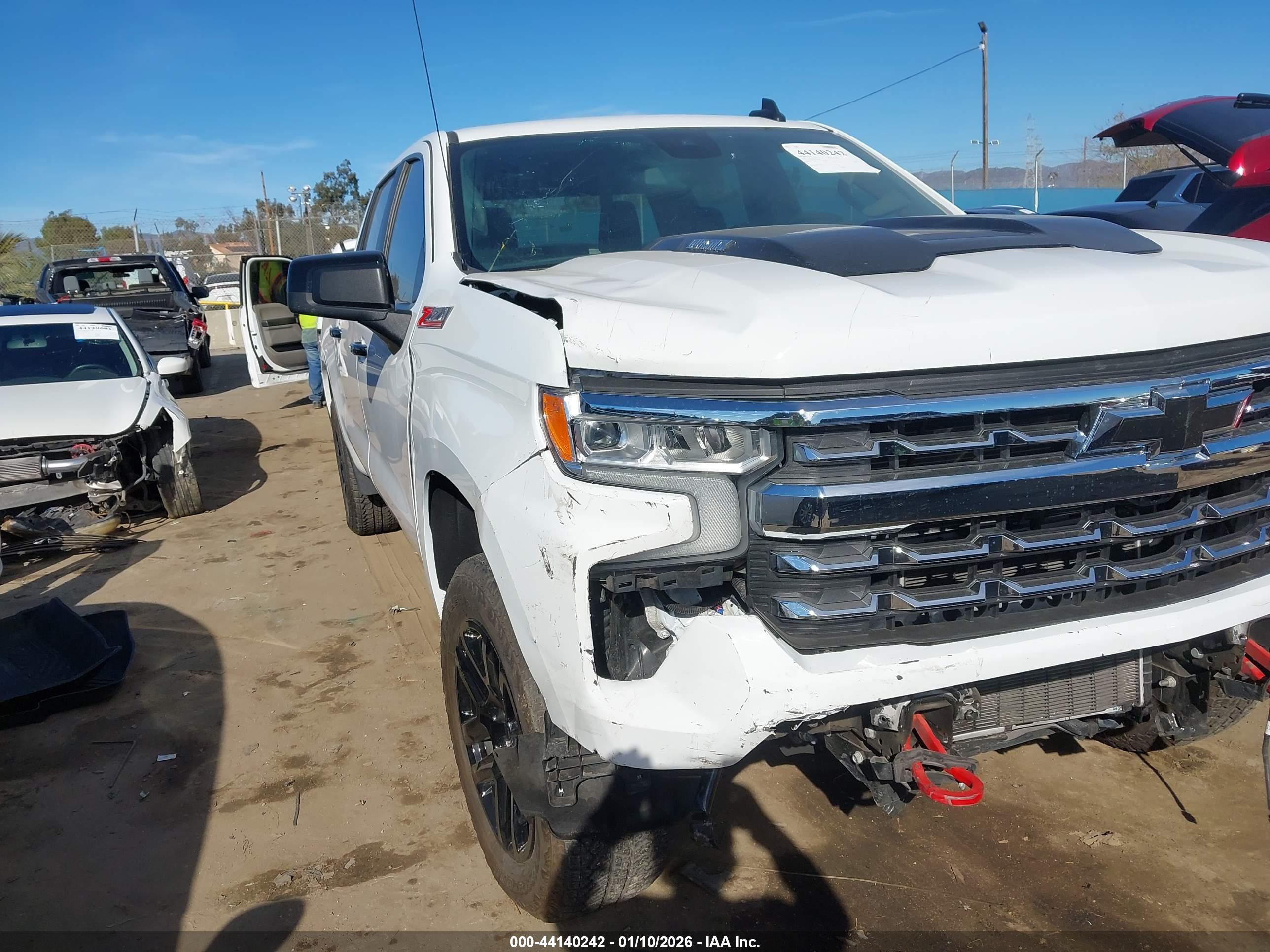 CHEVROLET SILVERADO image 6