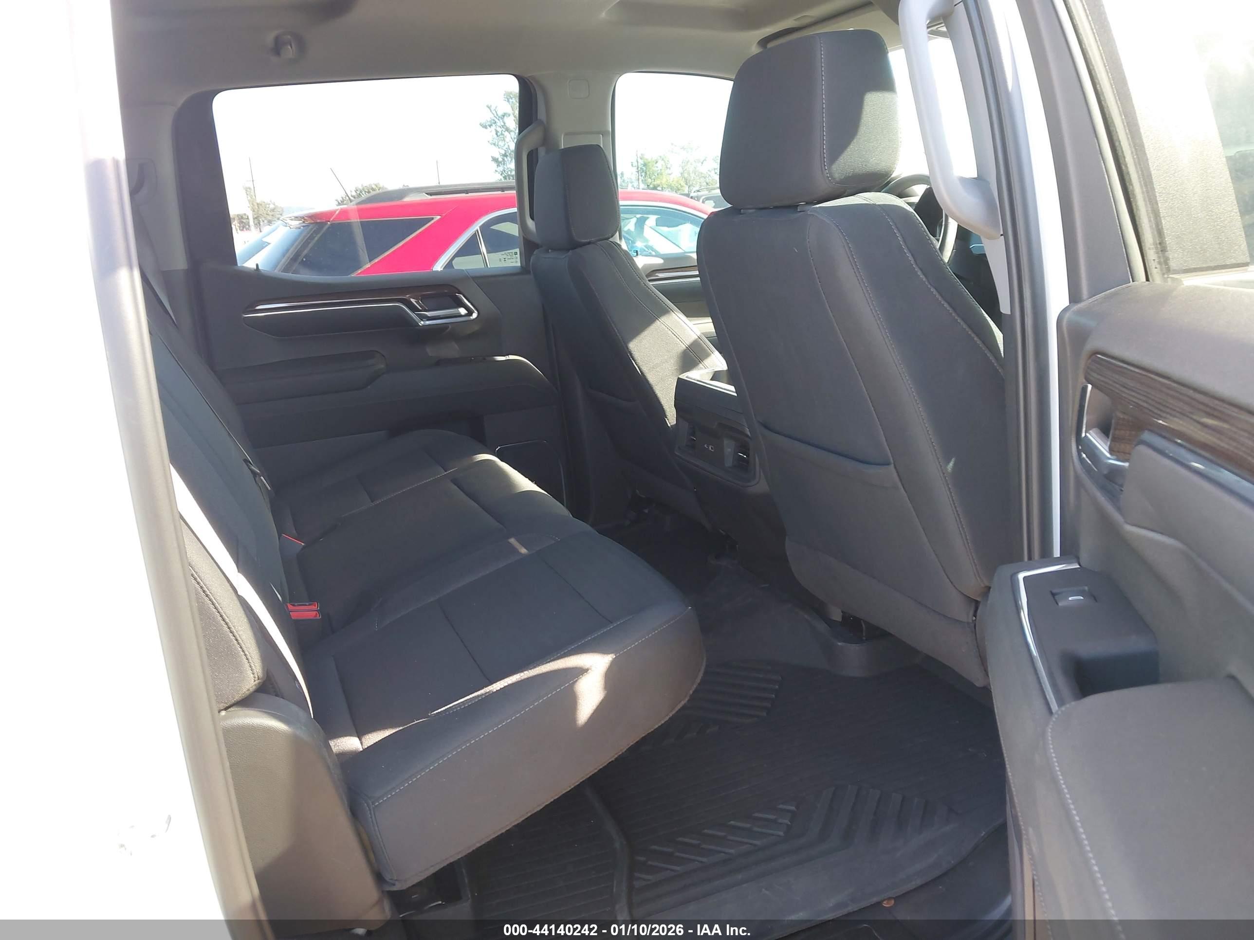 CHEVROLET SILVERADO image 8