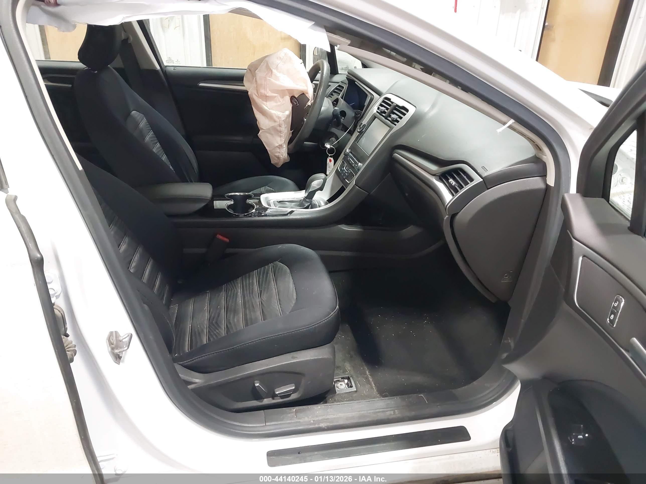 FORD FUSION image 5