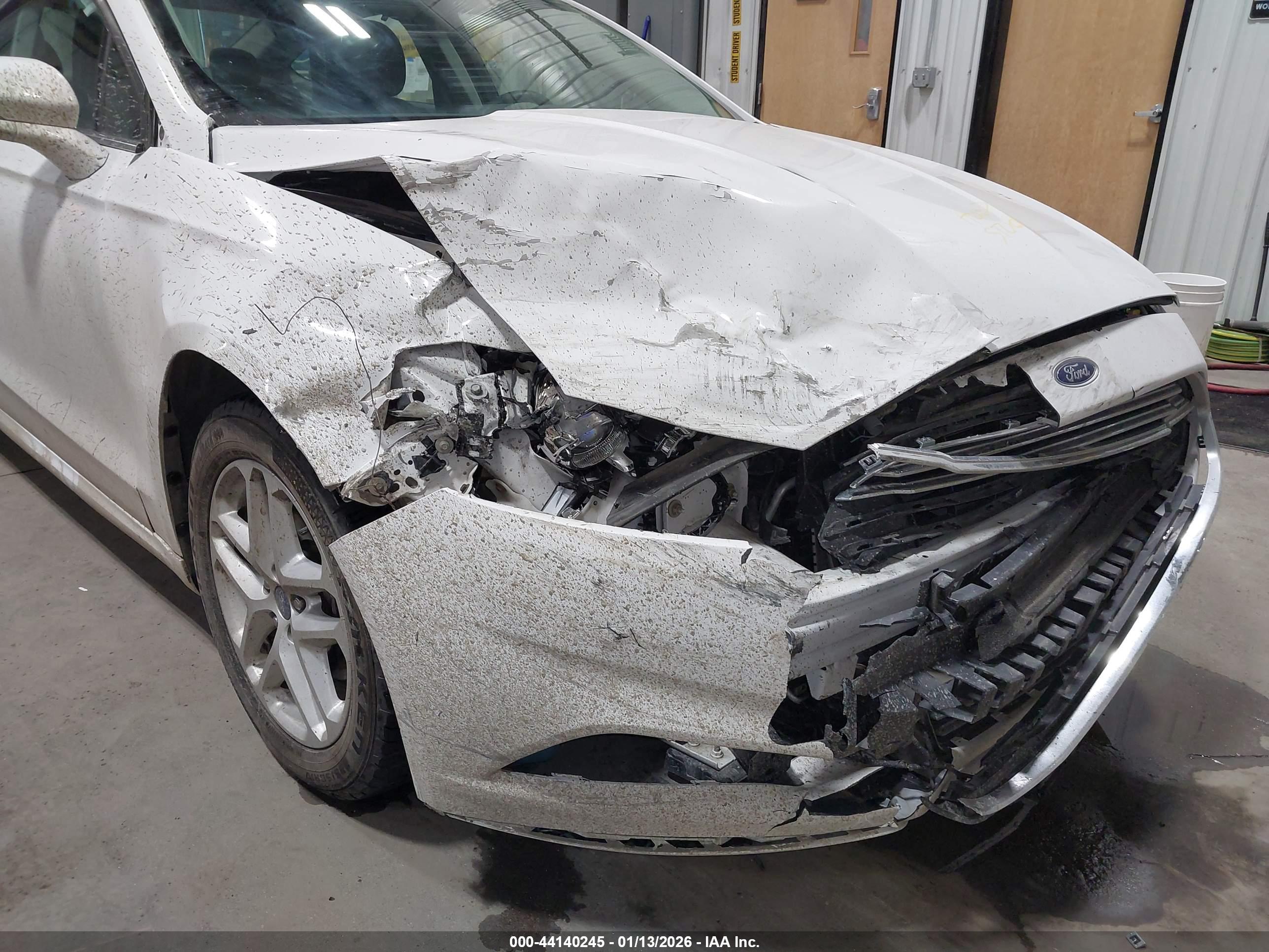 FORD FUSION image 6