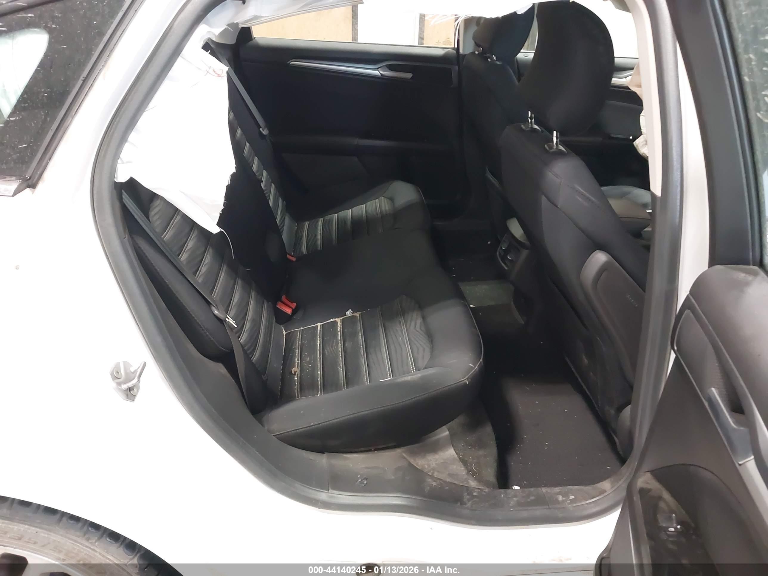FORD FUSION image 8