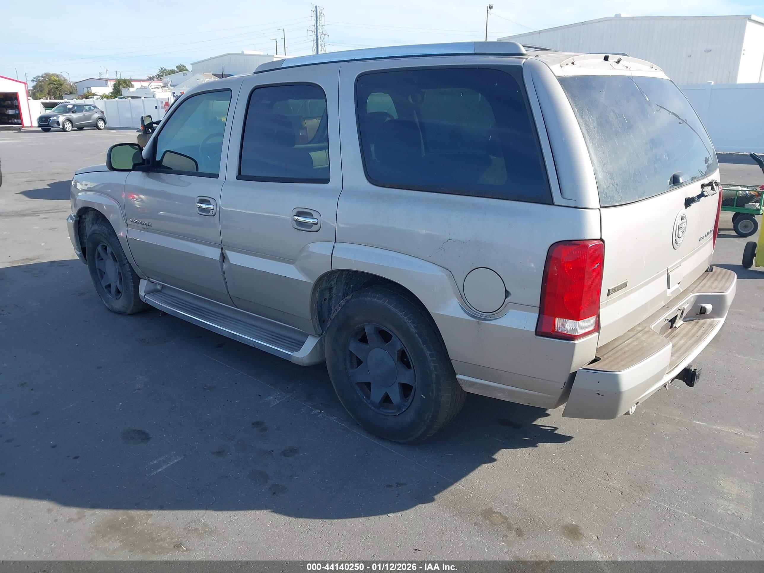 CADILLAC ESCALADE image 3
