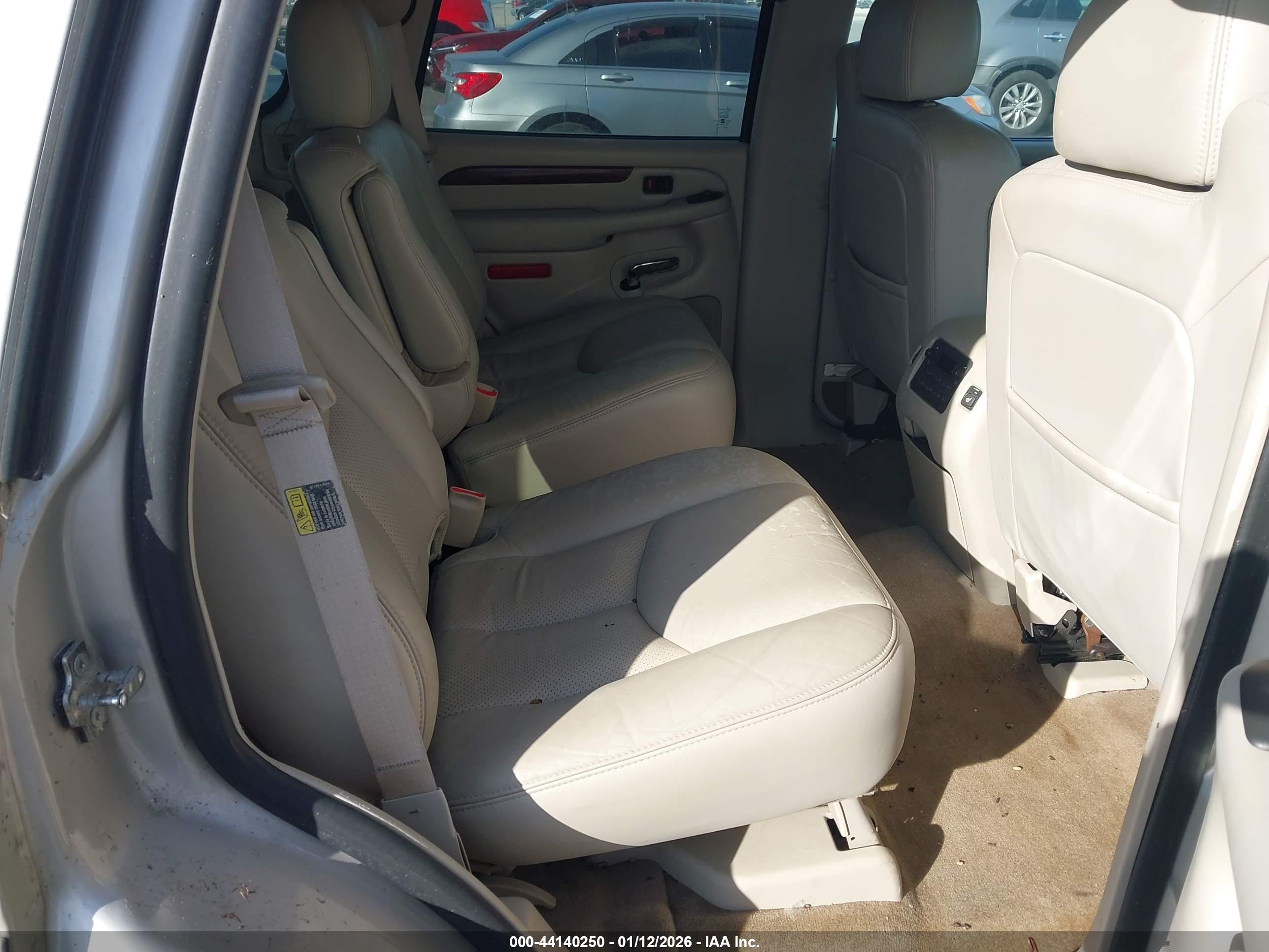 CADILLAC ESCALADE image 8