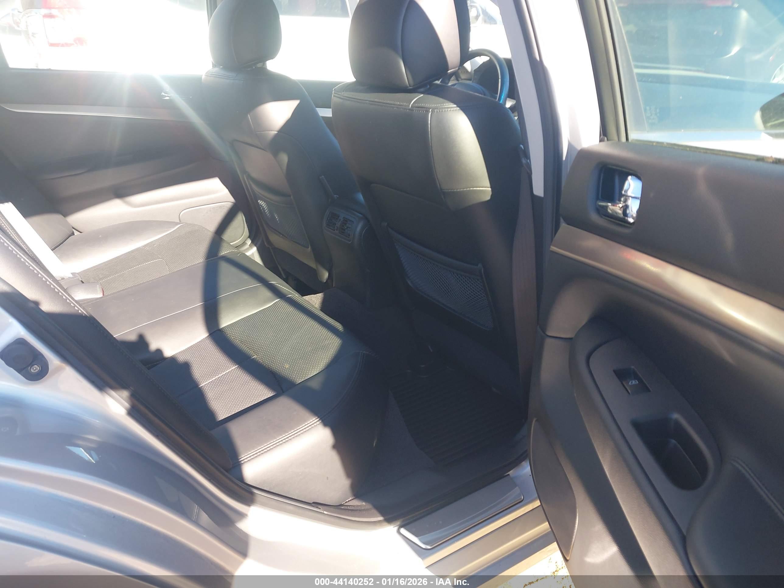 INFINITI Q40 image 8