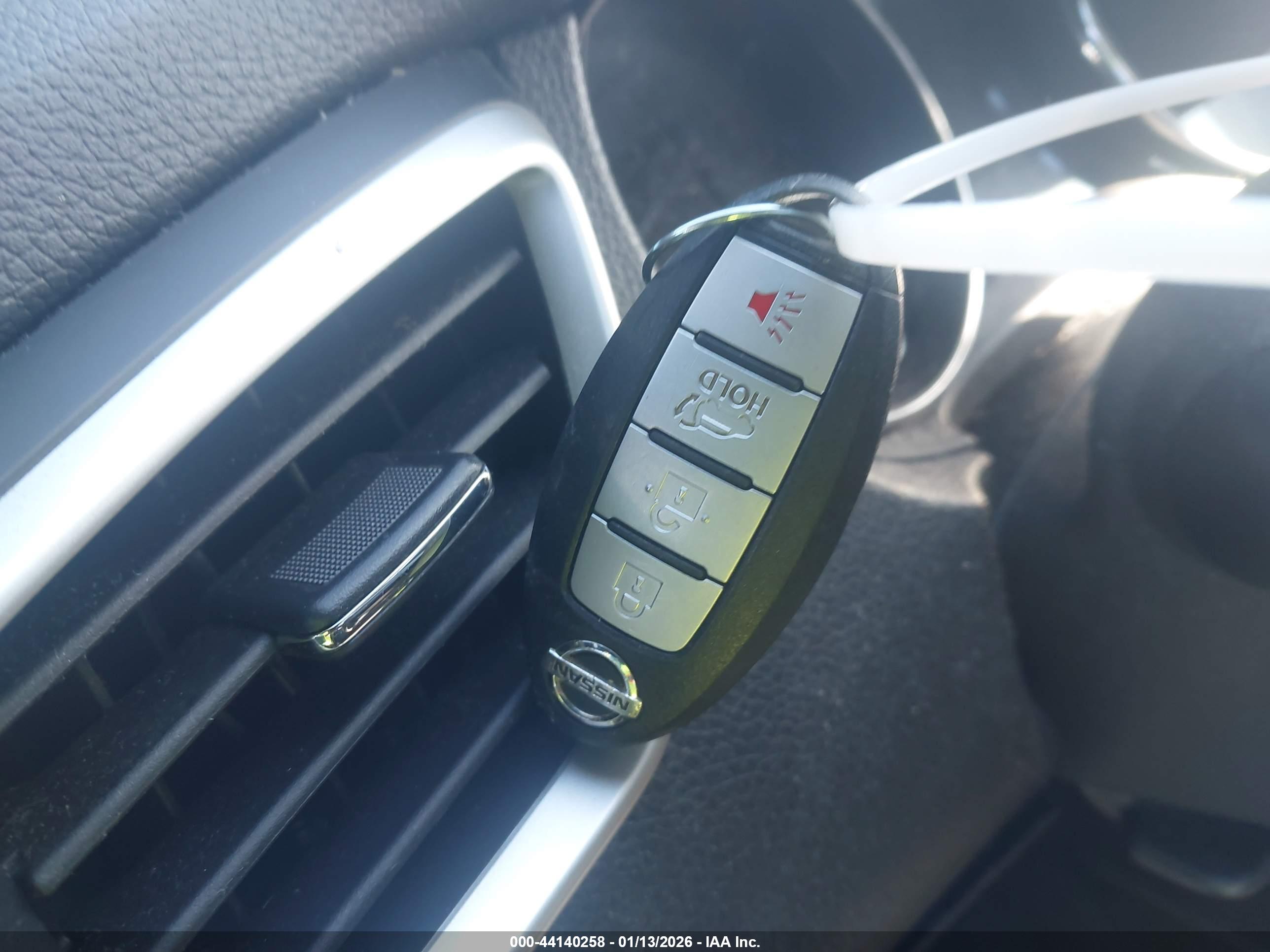 NISSAN ROGUE image 11