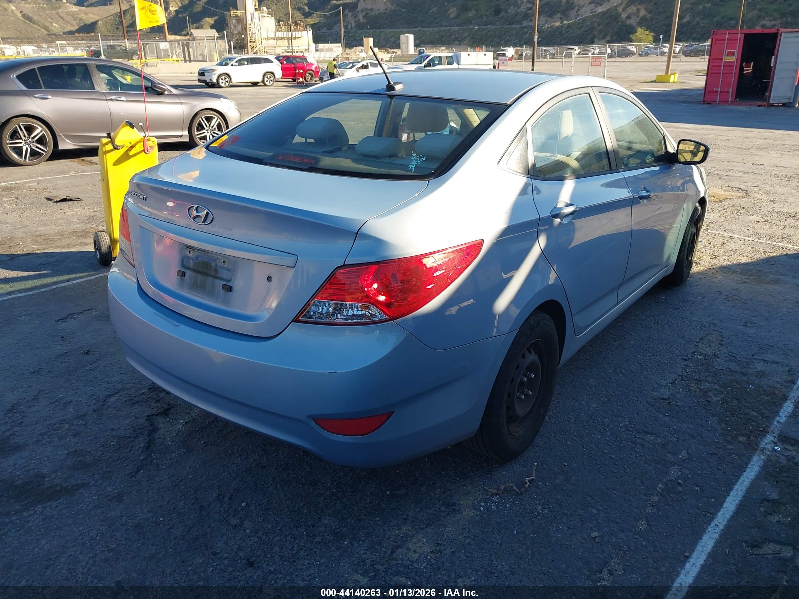 HYUNDAI ACCENT image 4
