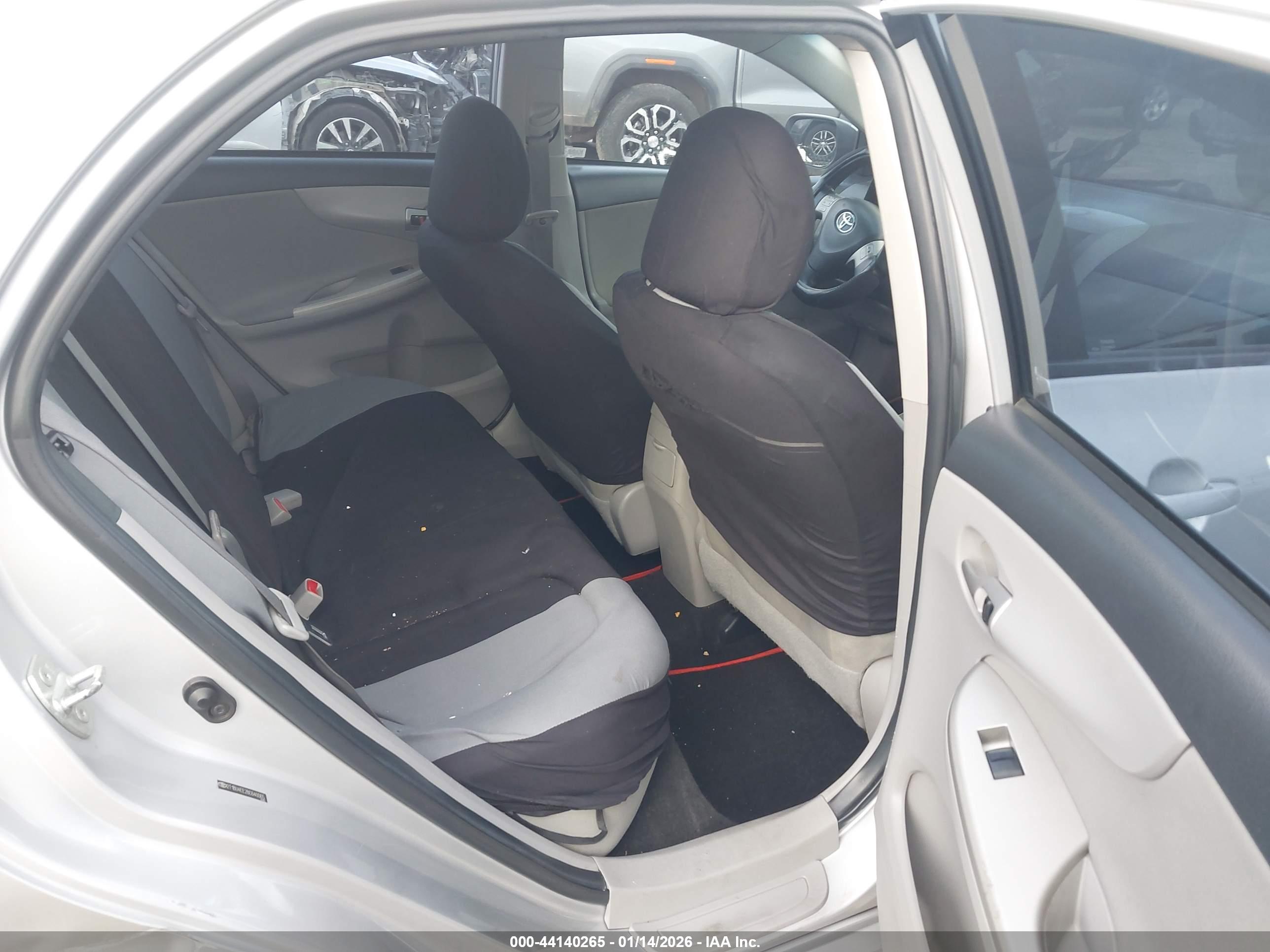 TOYOTA COROLLA image 8