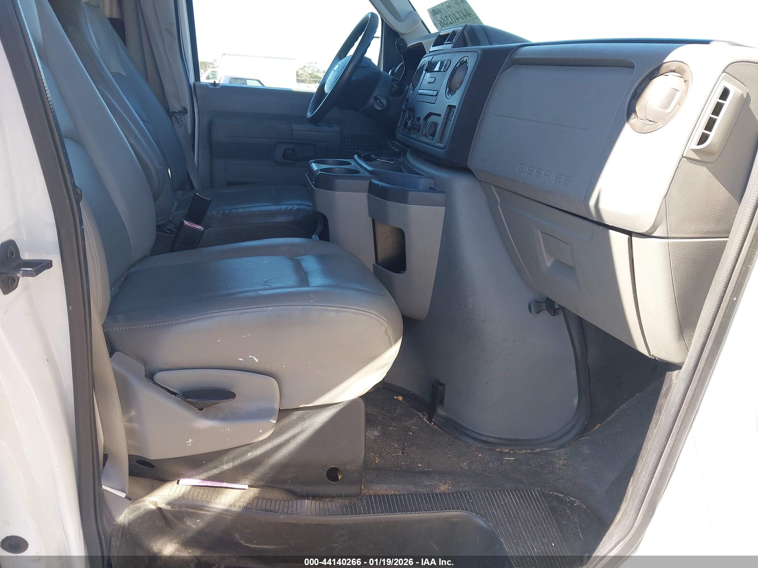 FORD E-250 image 5