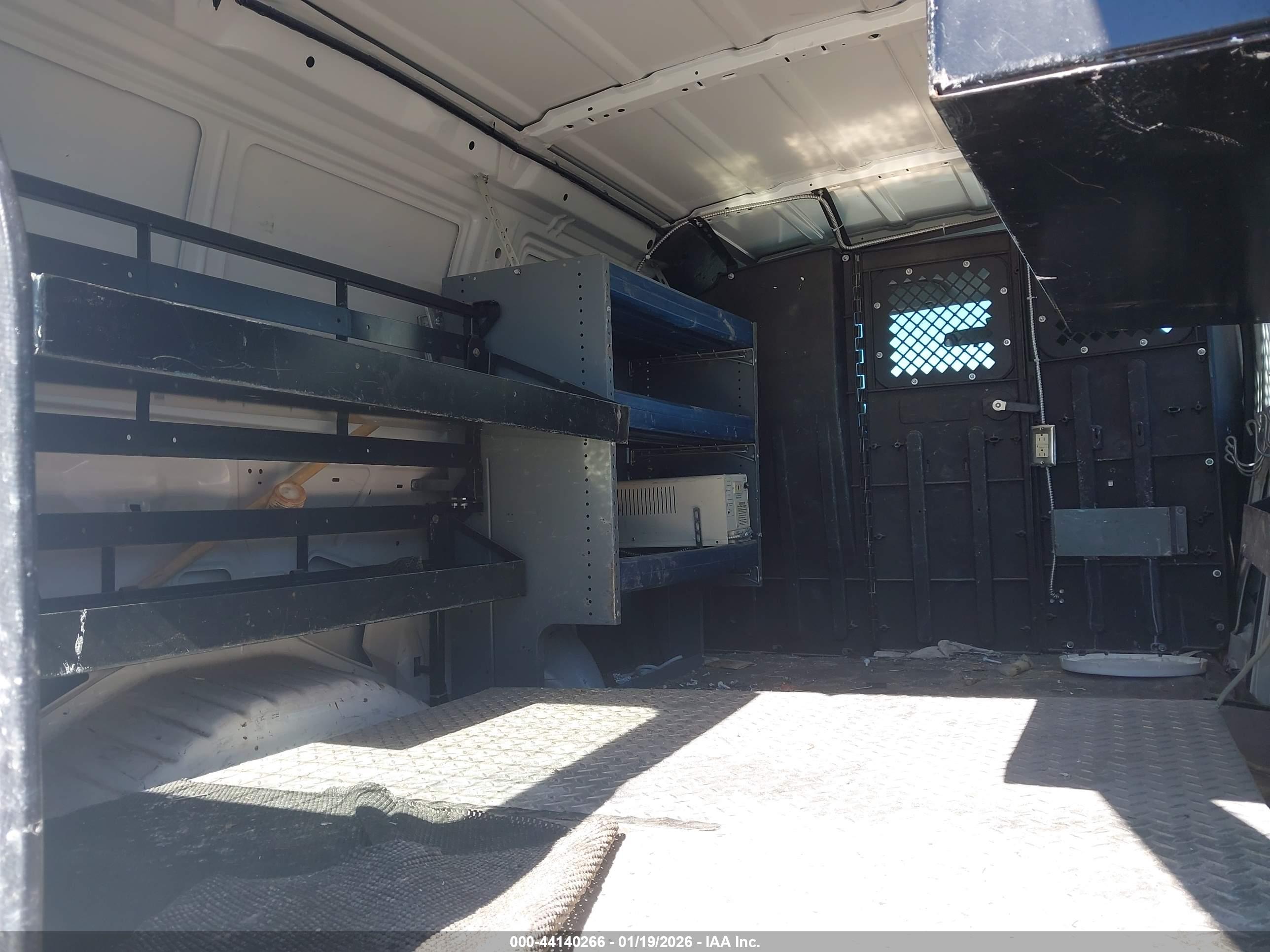 FORD E-250 image 8