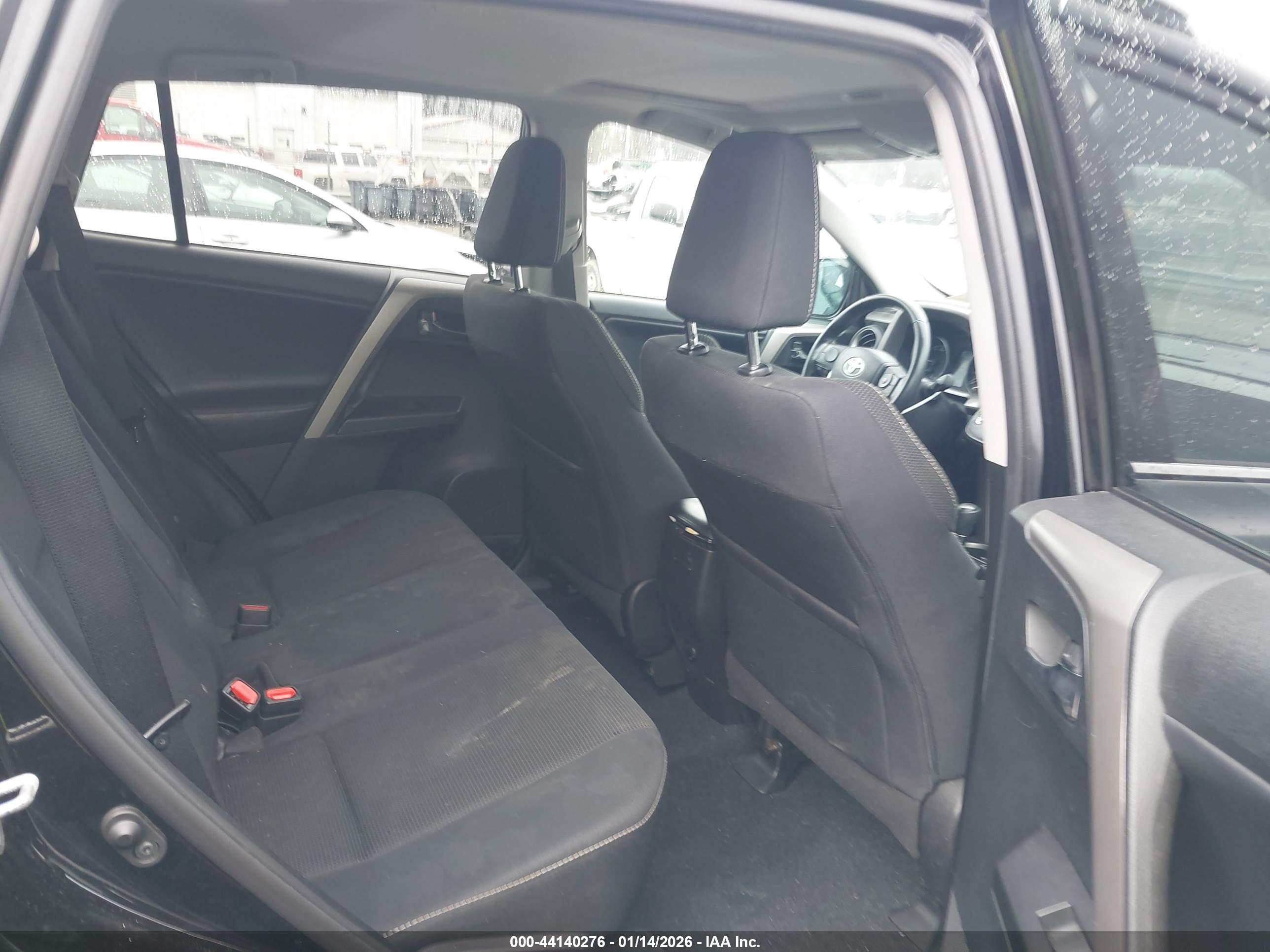 TOYOTA RAV4 image 8