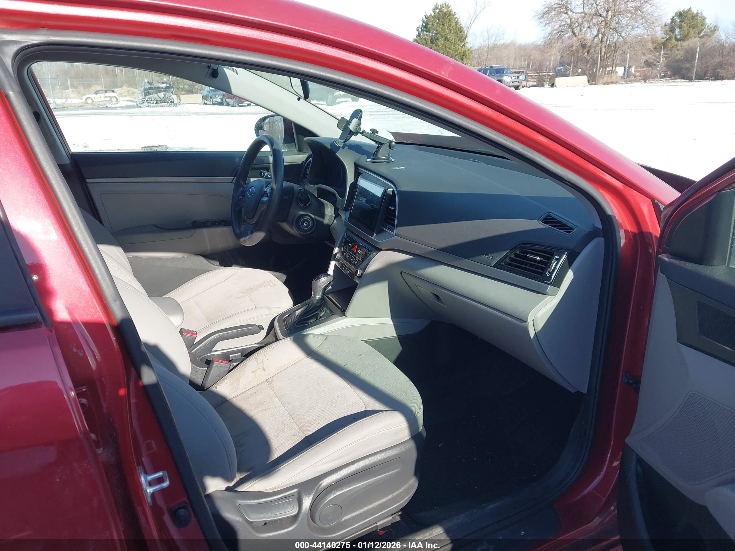 HYUNDAI ELANTRA image 5