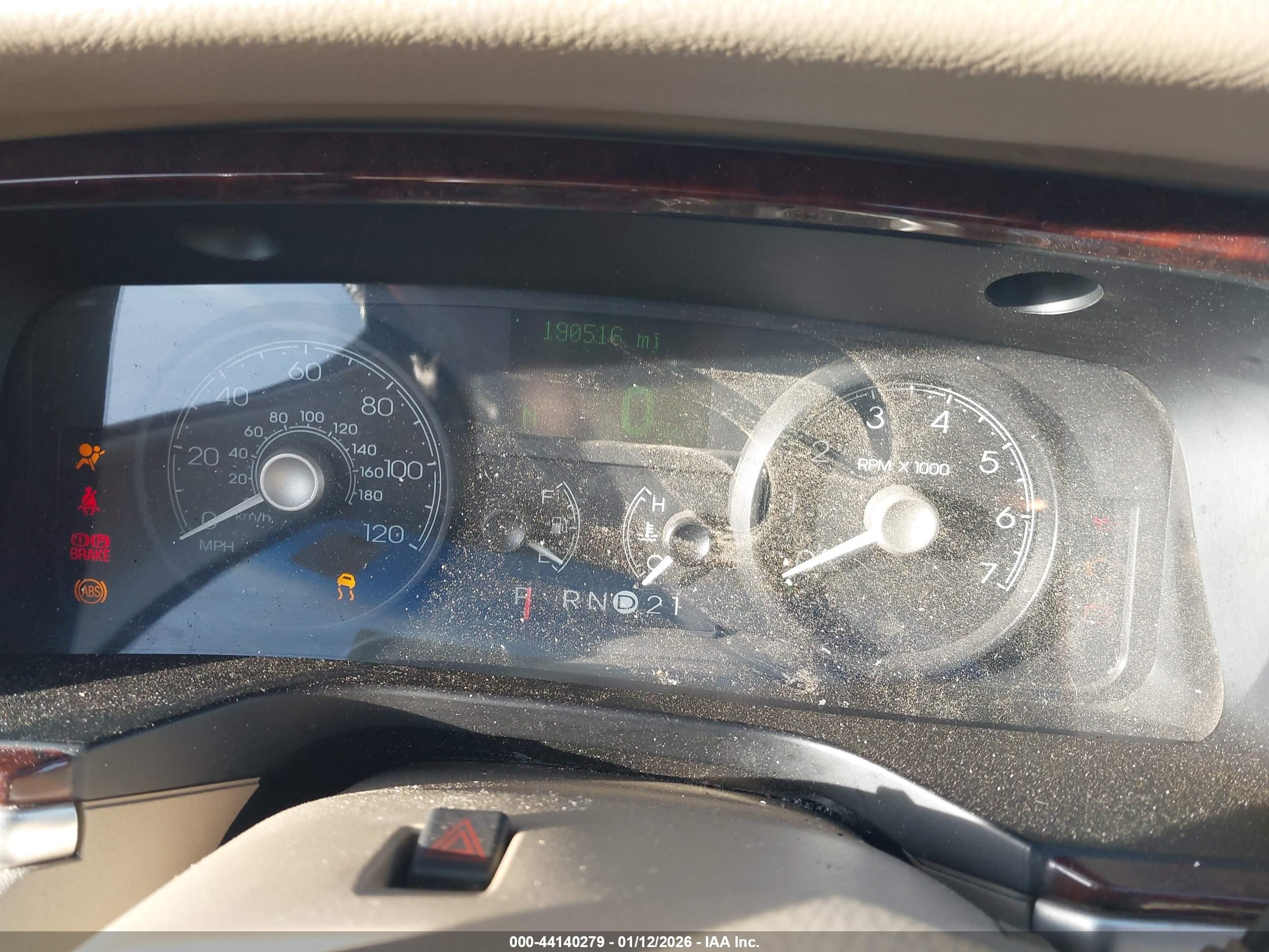 LINCOLN TOWN image 7