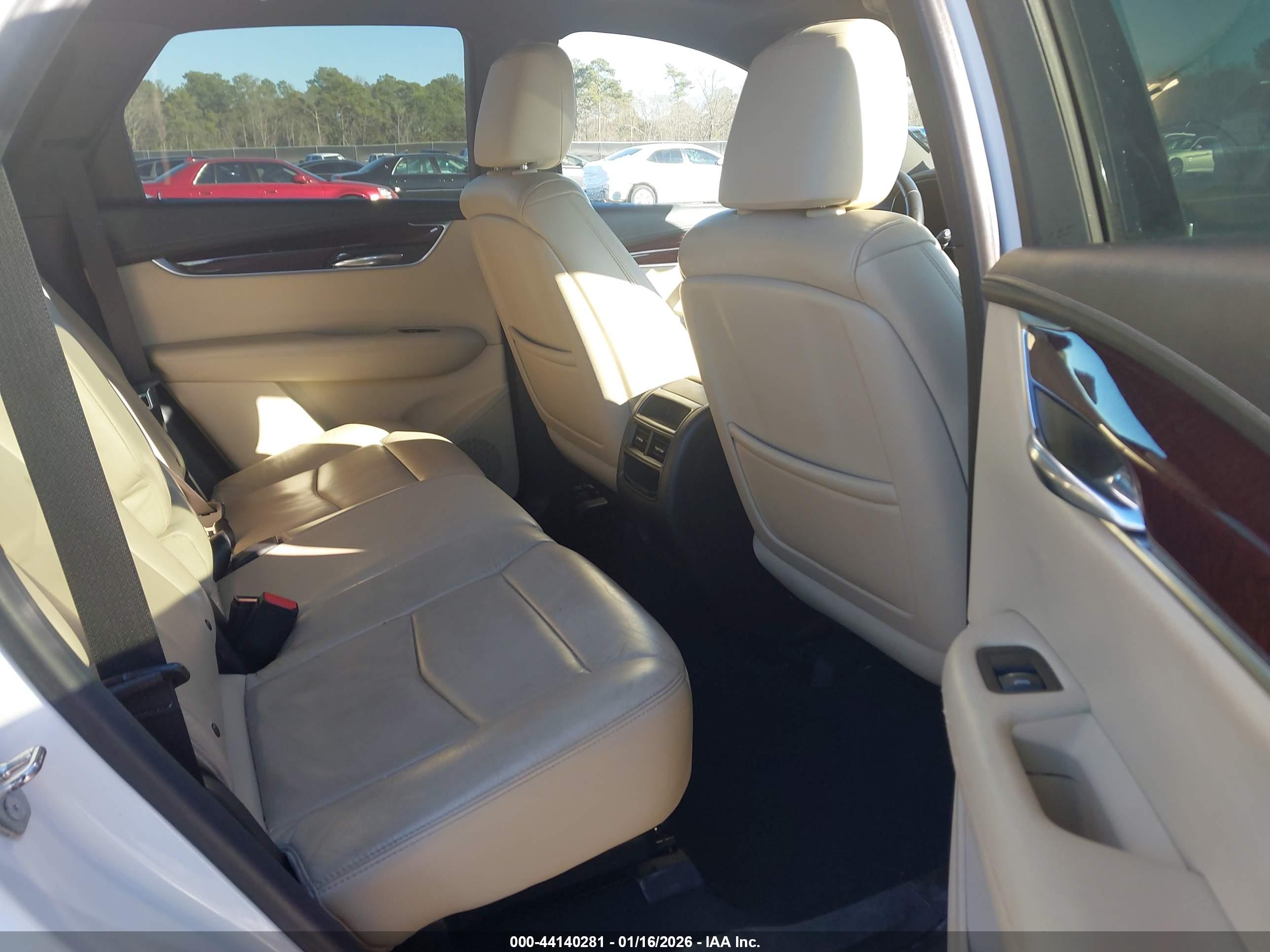 CADILLAC XT5 image 8