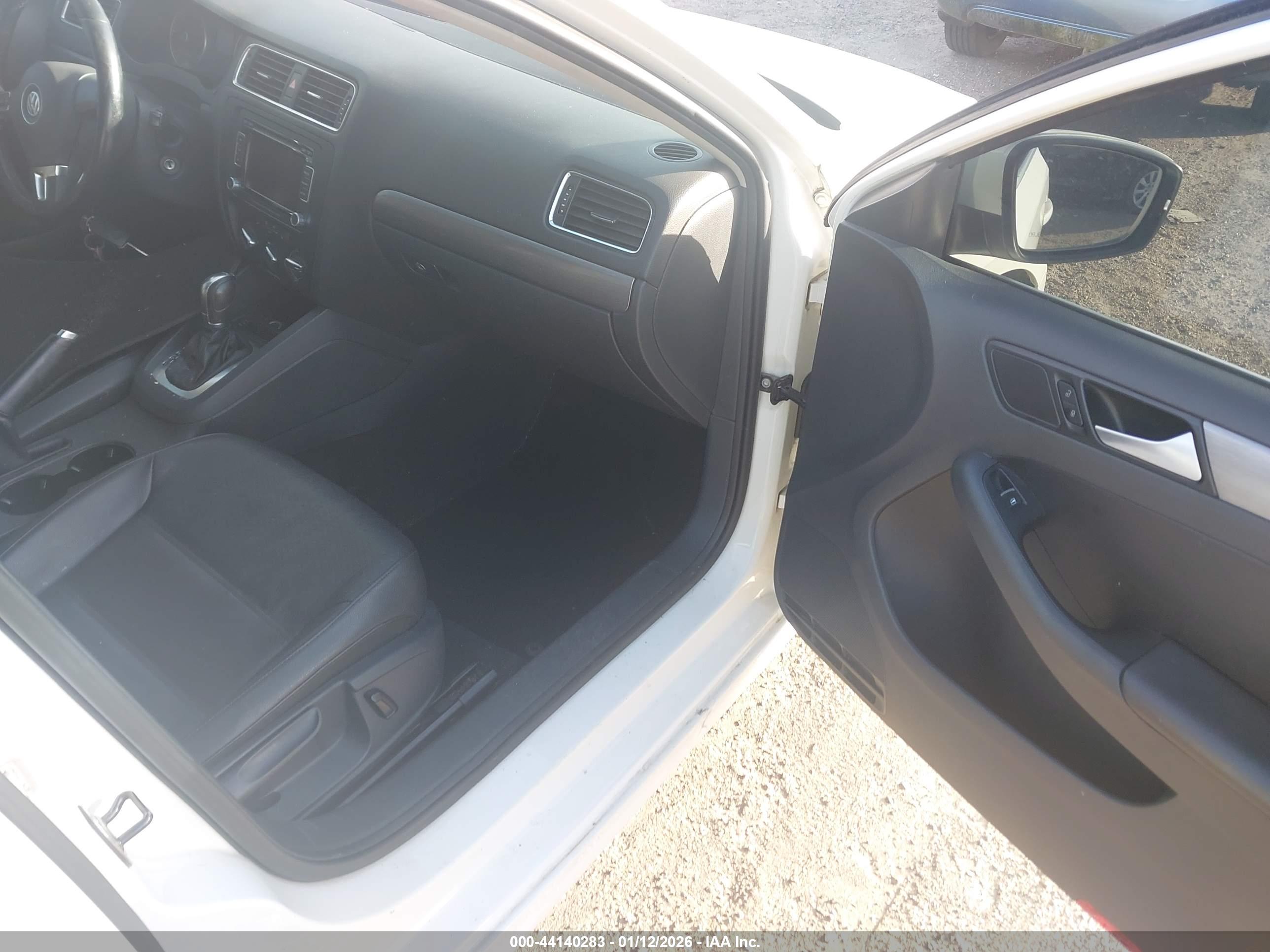 VOLKSWAGEN JETTA image 5