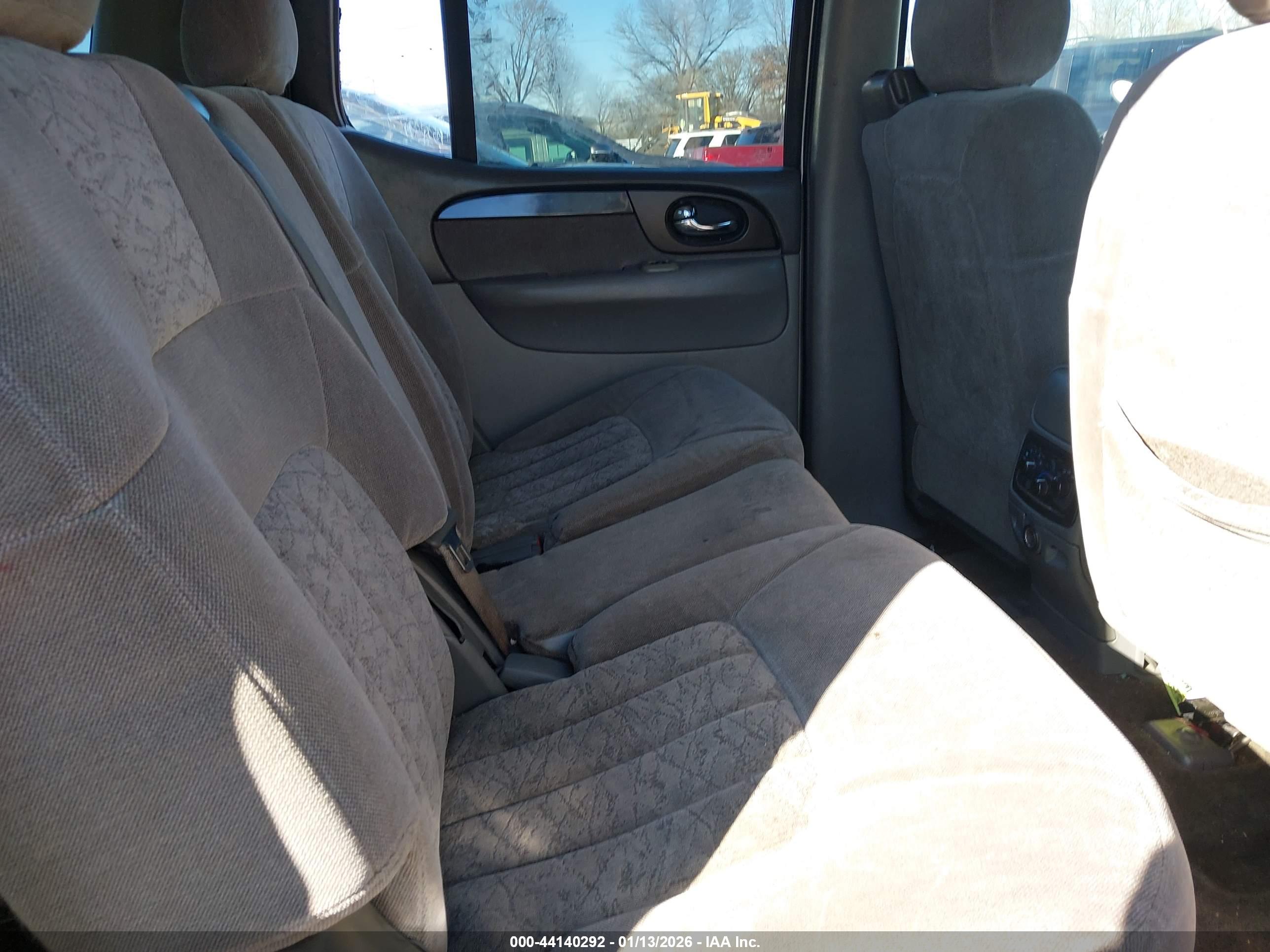 GMC ENVOY image 8