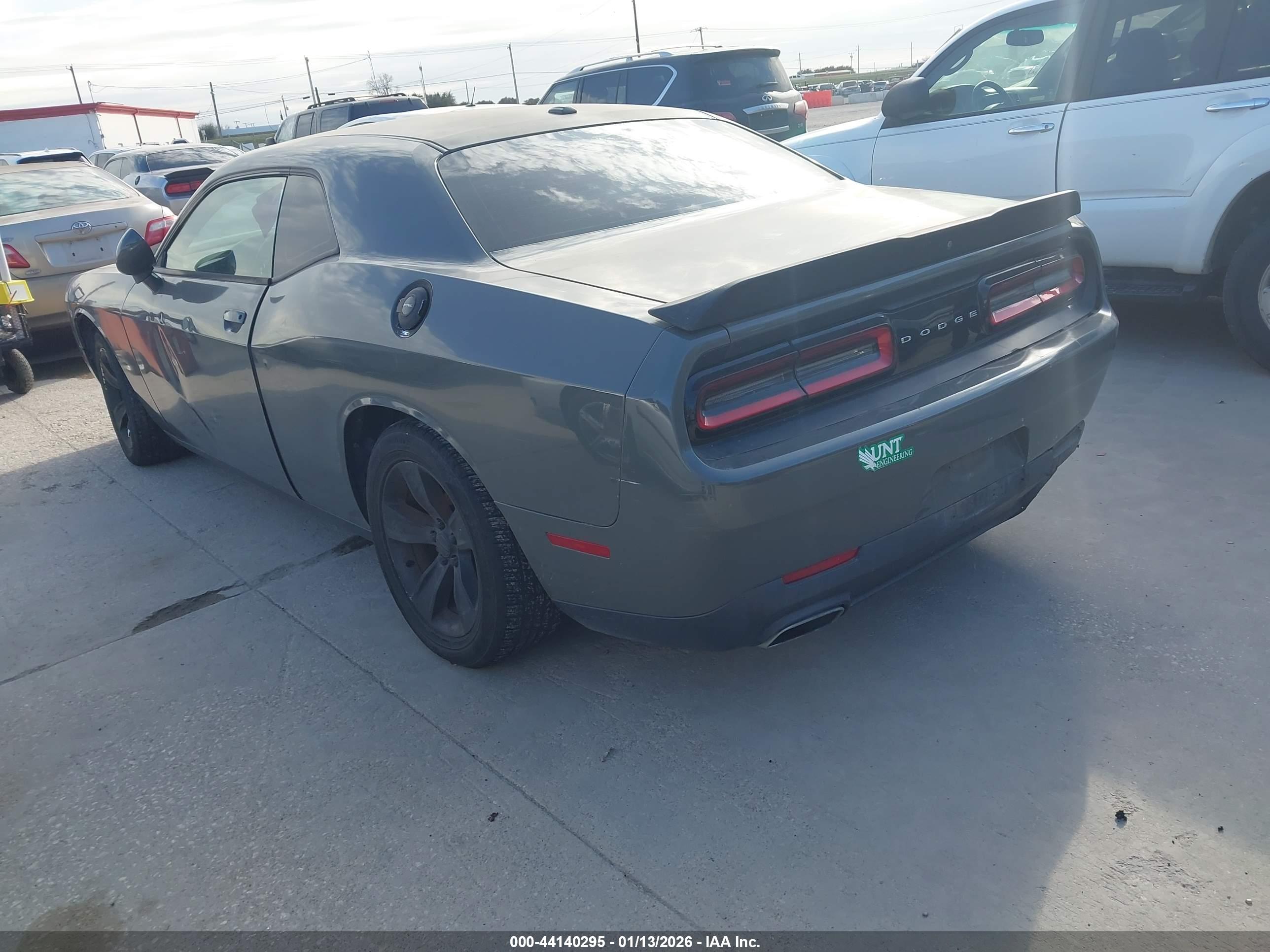 DODGE CHALLENGER image 3