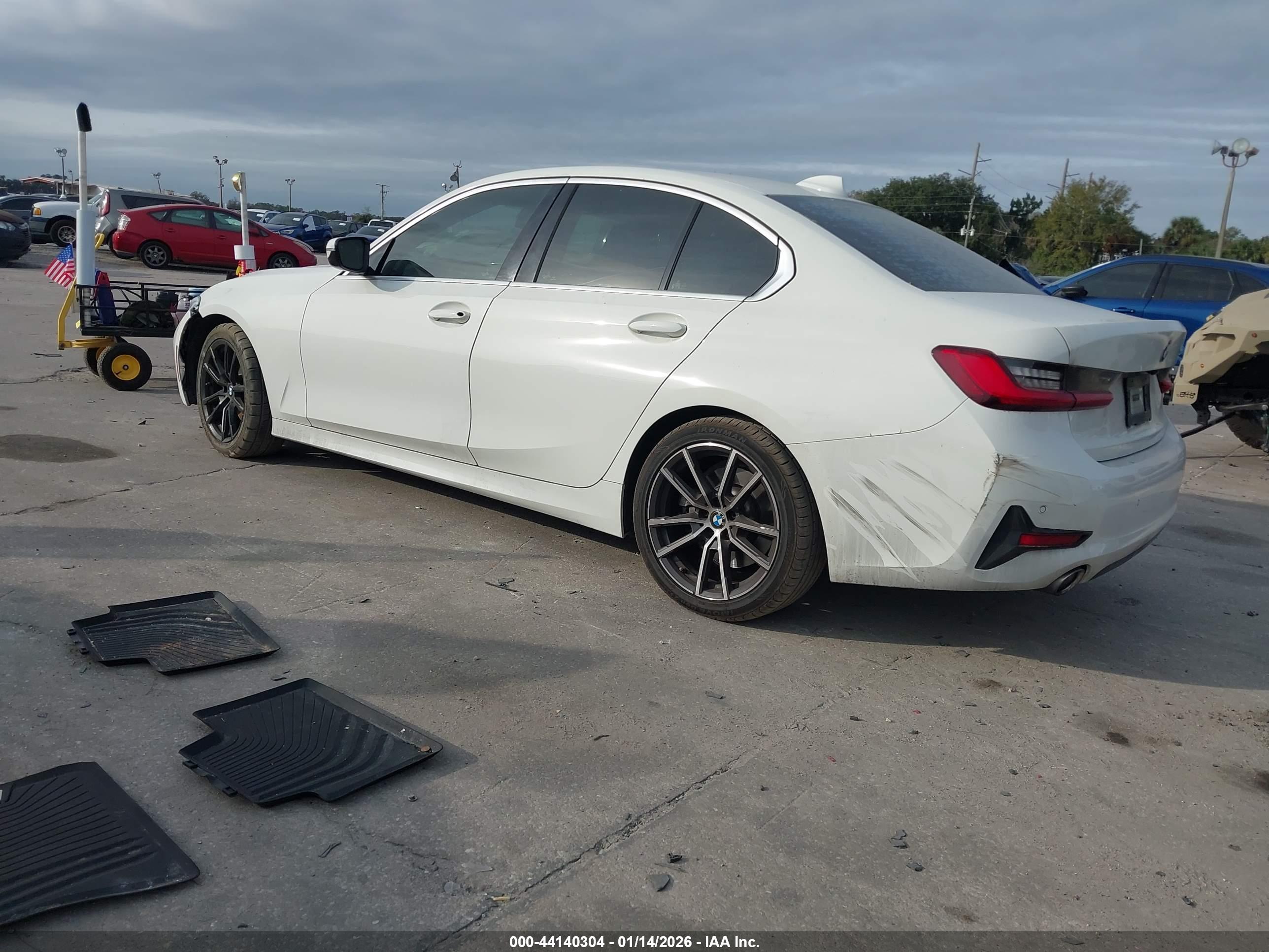 BMW 330I image 3