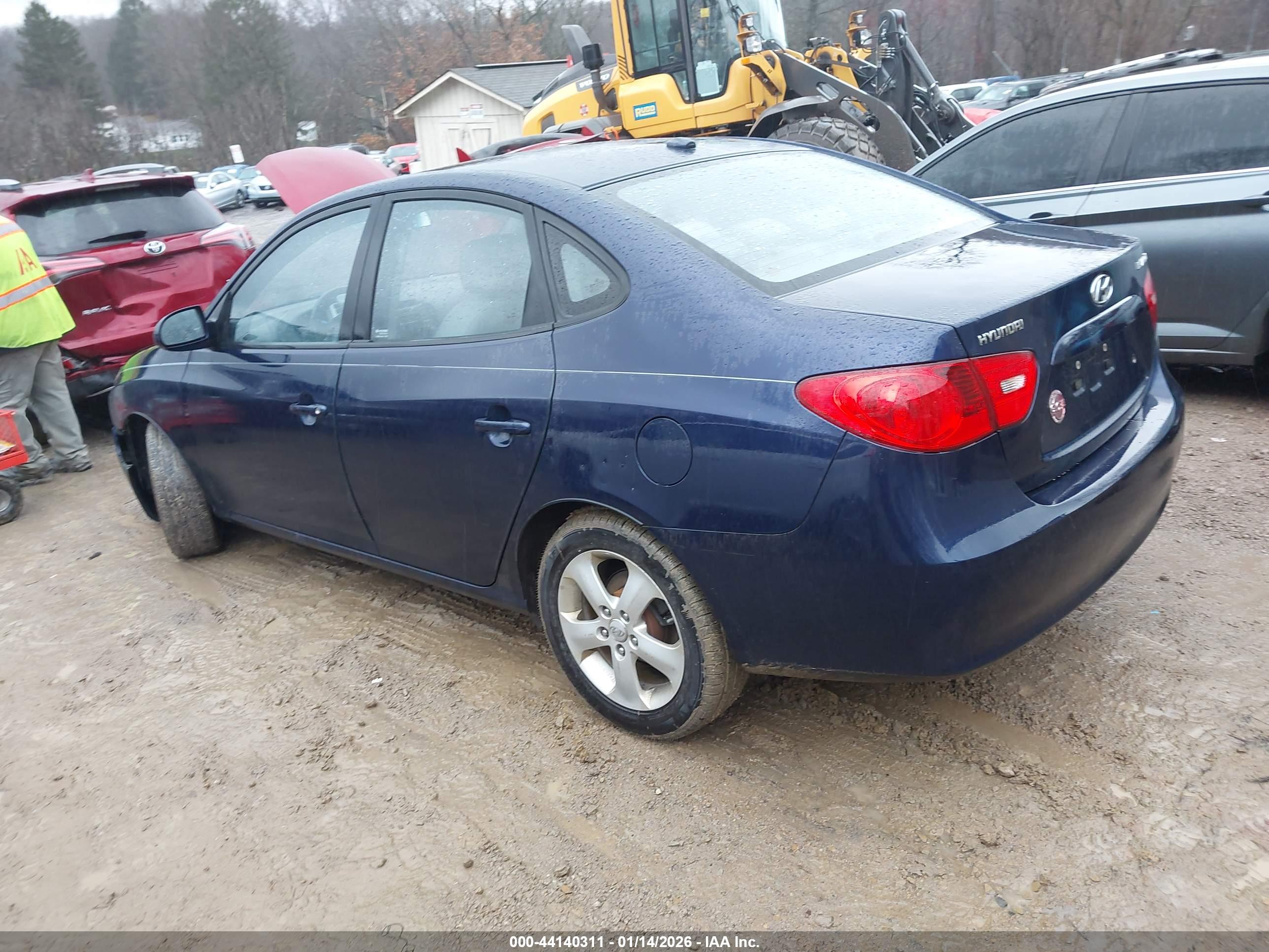 HYUNDAI ELANTRA image 3