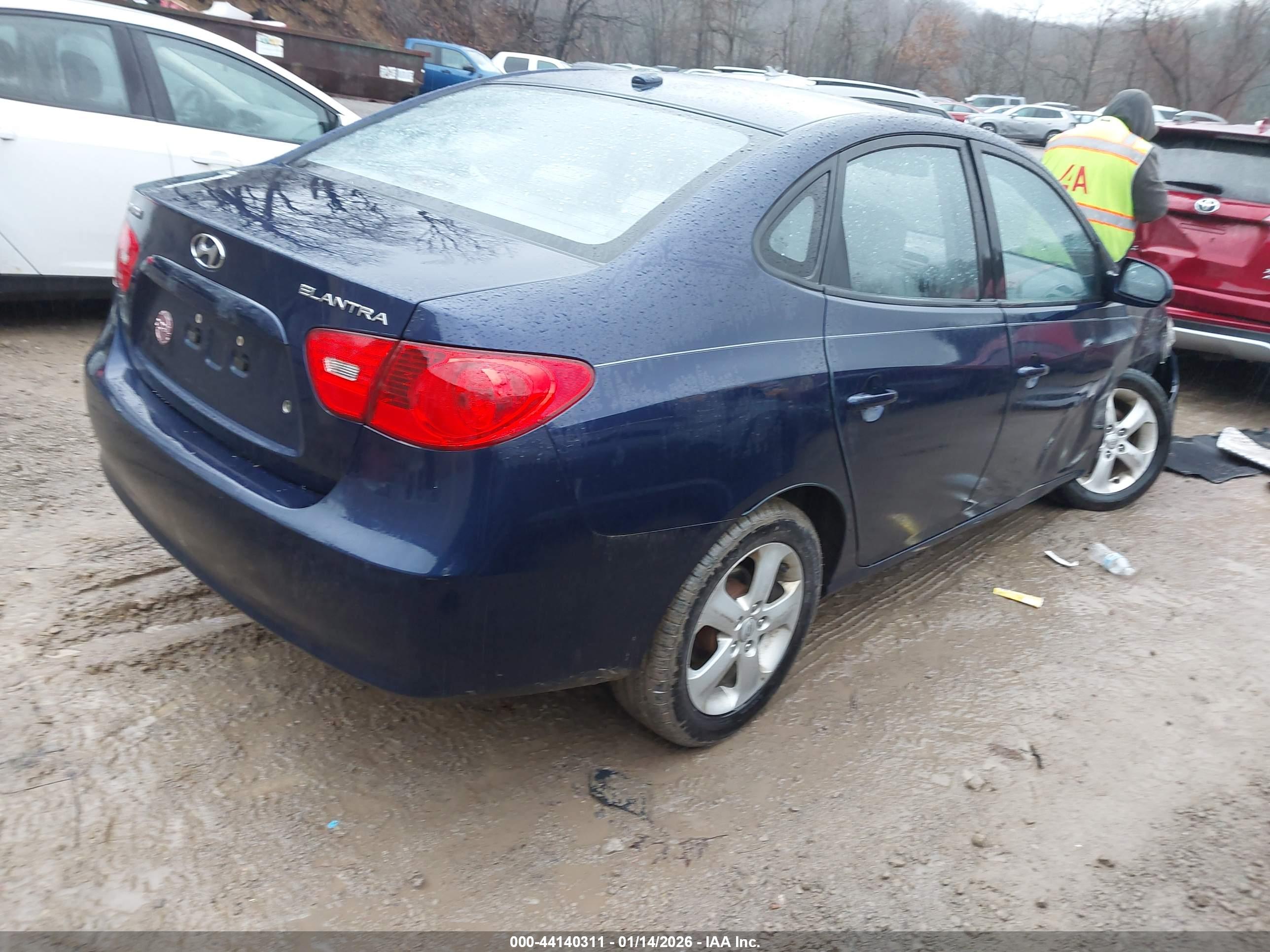 HYUNDAI ELANTRA image 4