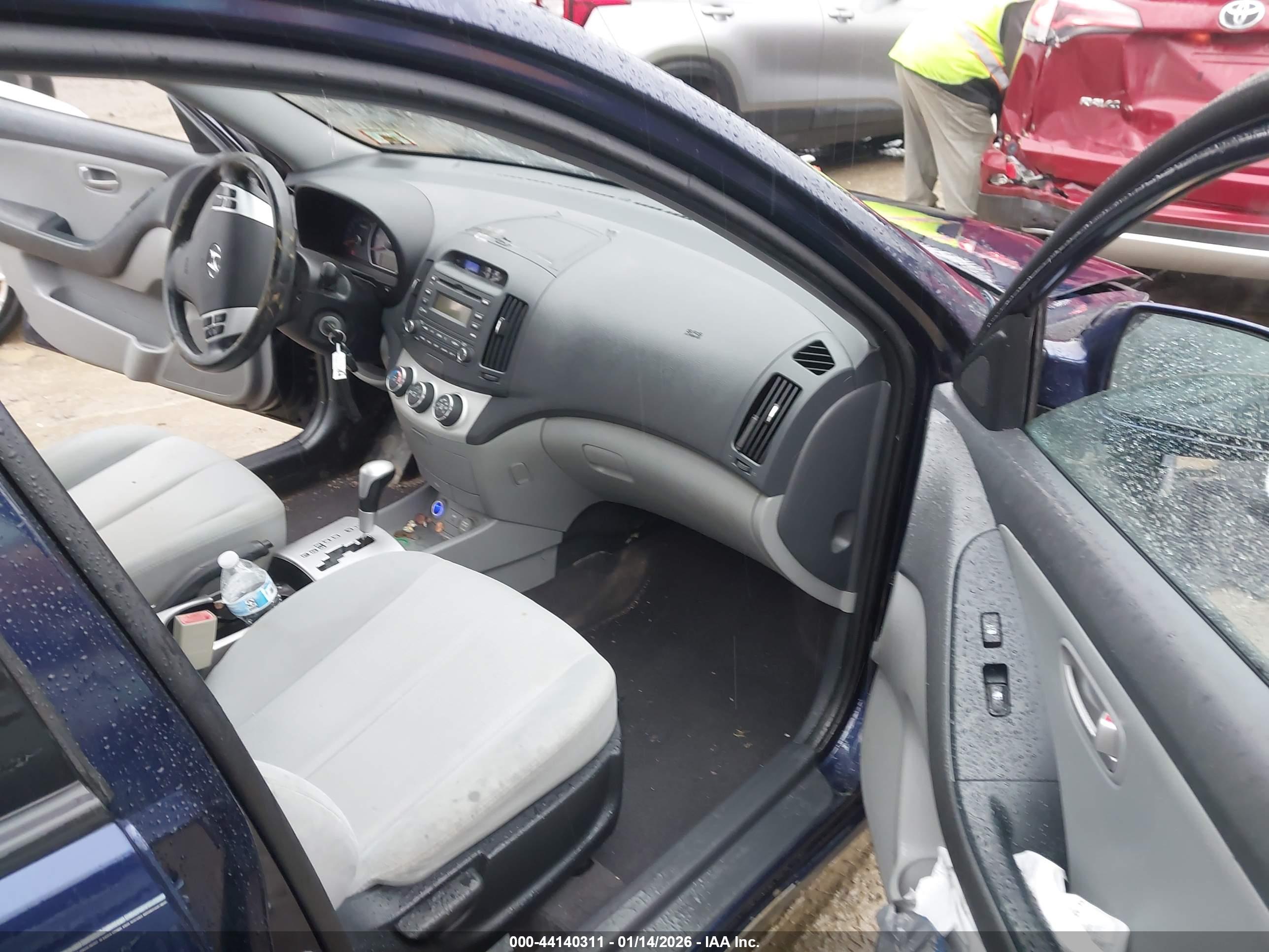 HYUNDAI ELANTRA image 5