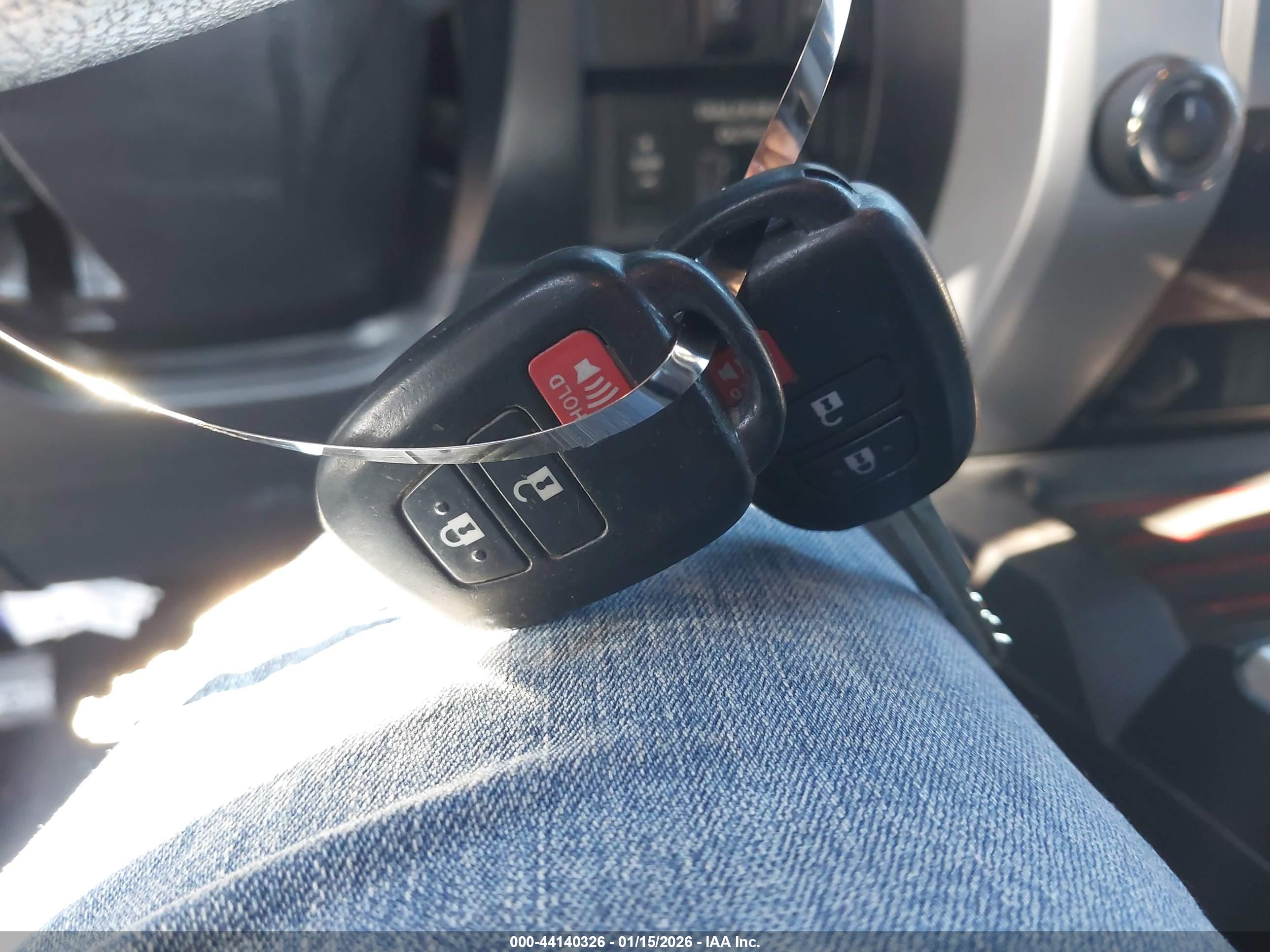 TOYOTA TUNDRA image 11
