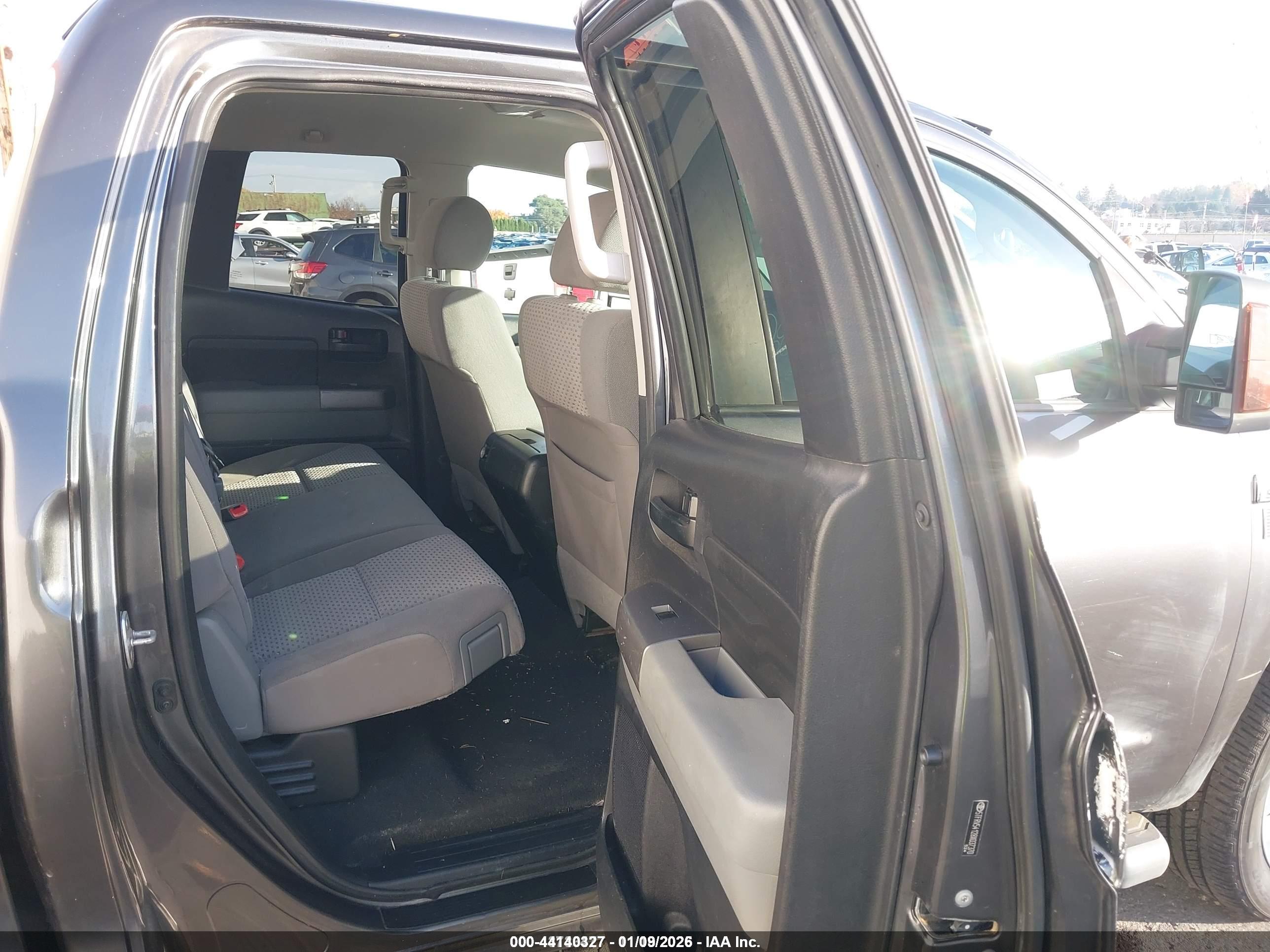 TOYOTA TUNDRA image 8