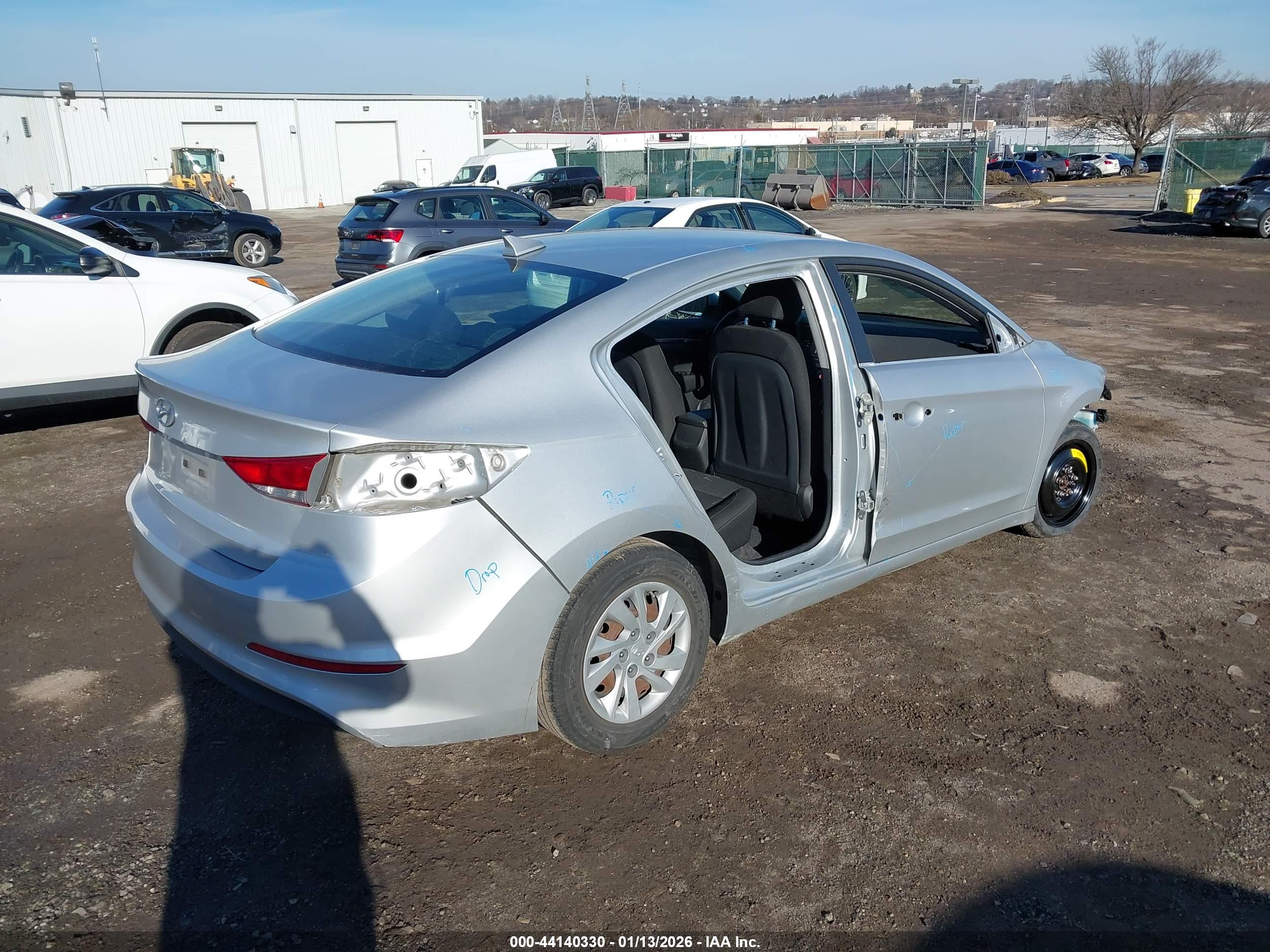HYUNDAI ELANTRA image 4