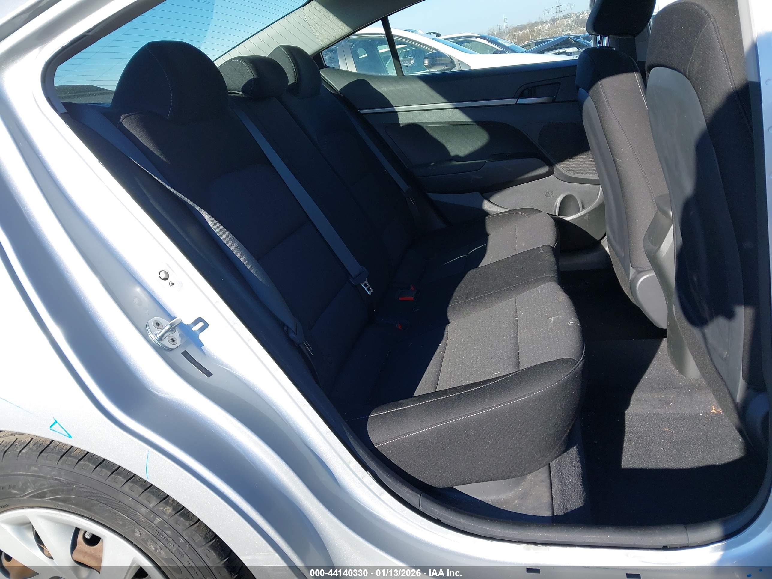 HYUNDAI ELANTRA image 8