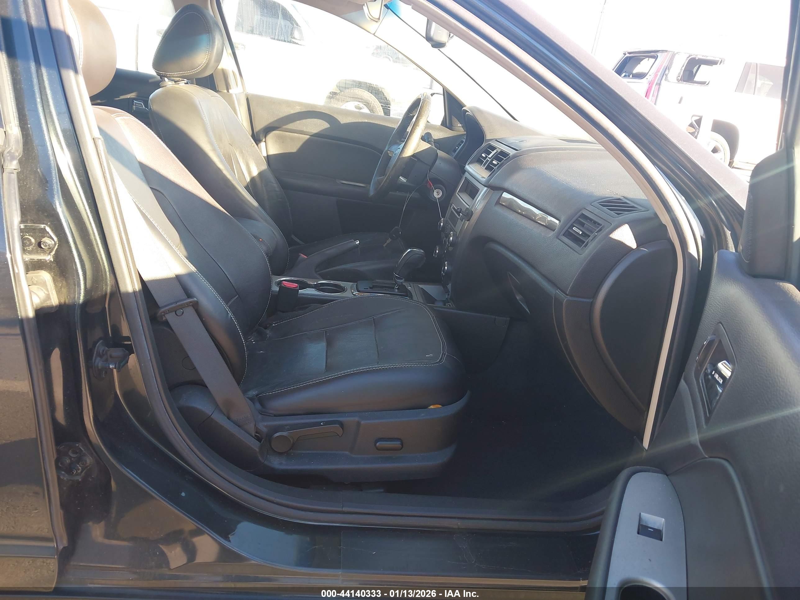 FORD FUSION image 5