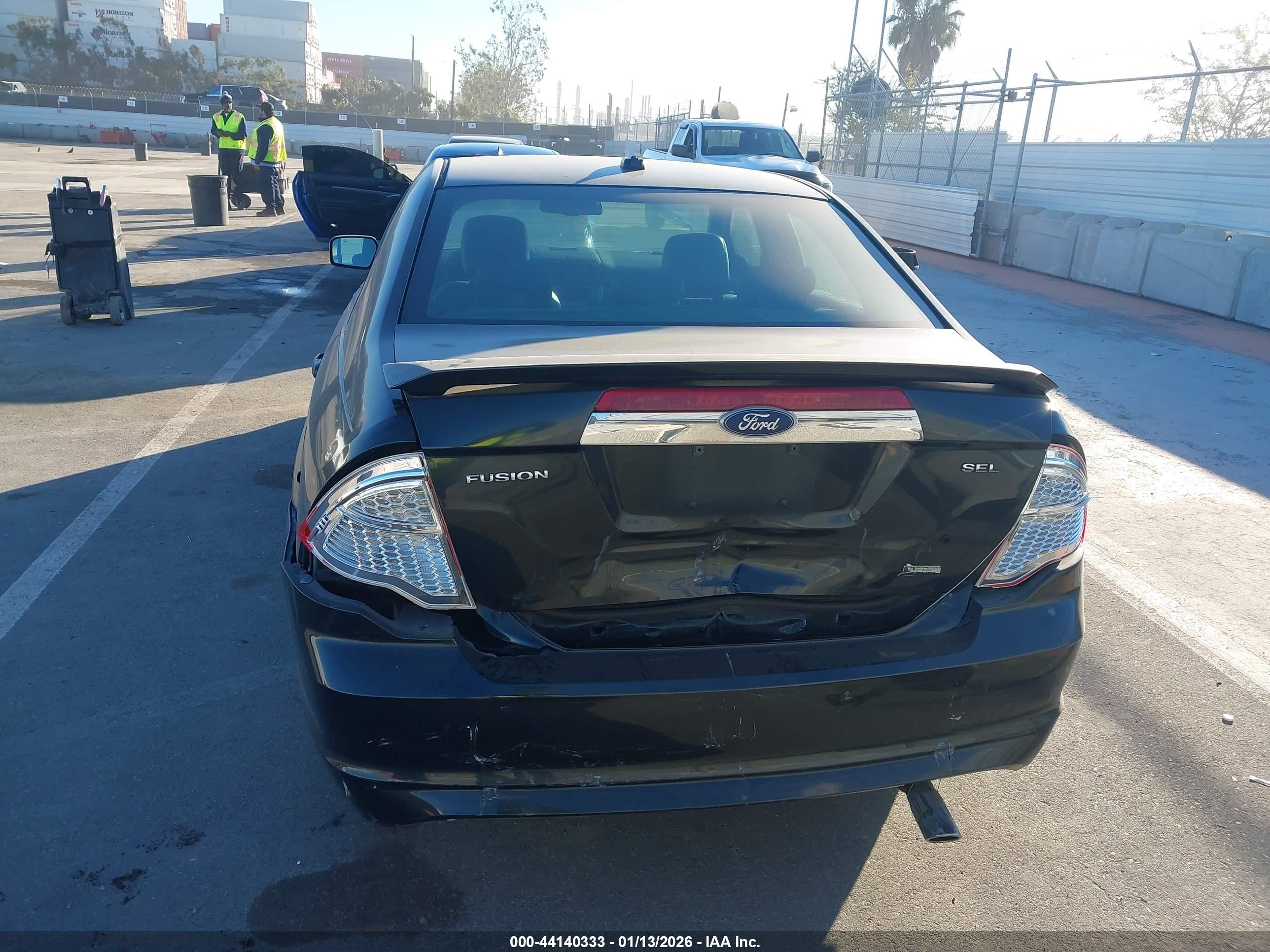 FORD FUSION image 6