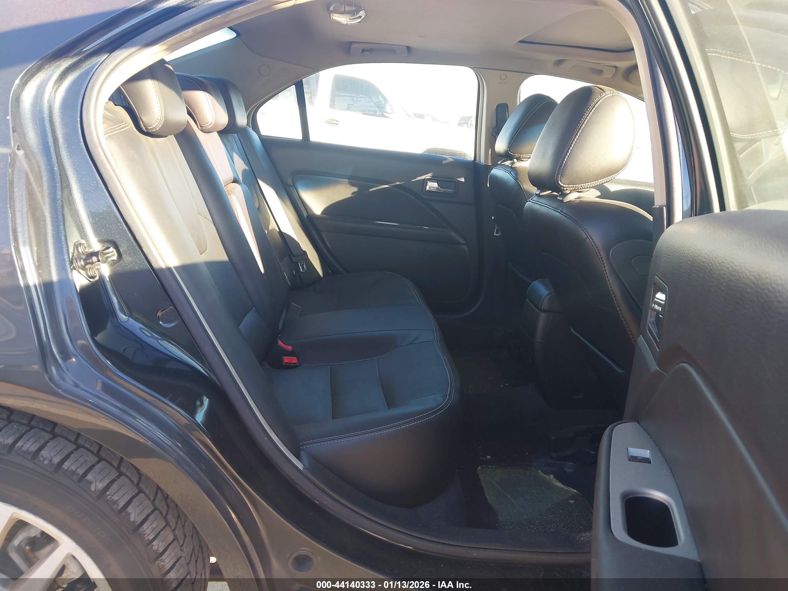 FORD FUSION image 8