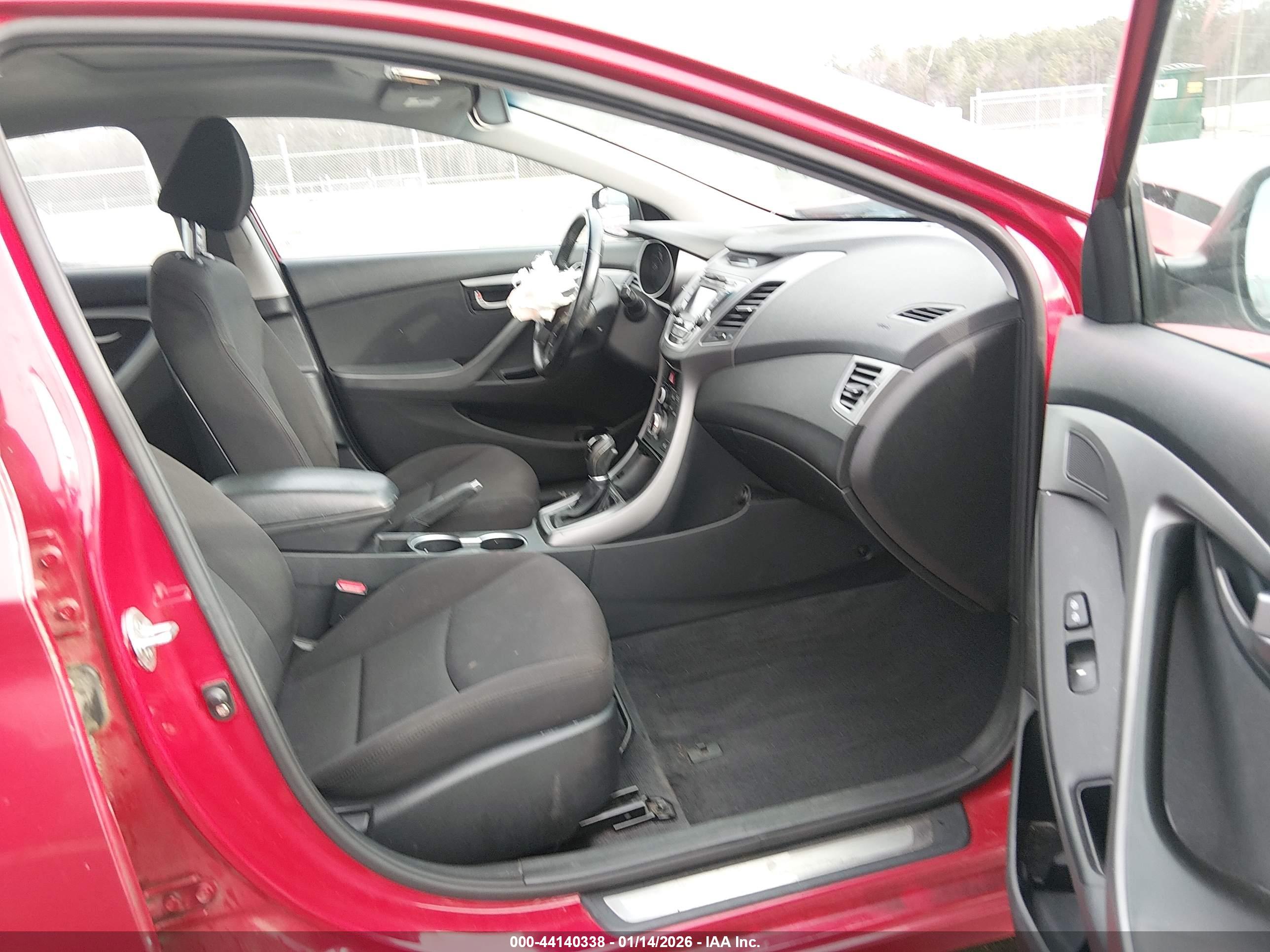 HYUNDAI ELANTRA image 5