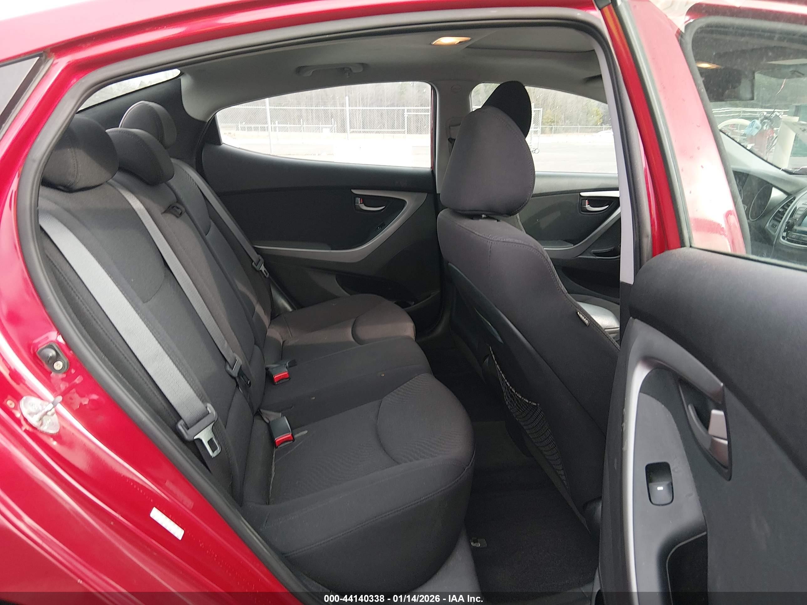 HYUNDAI ELANTRA image 8
