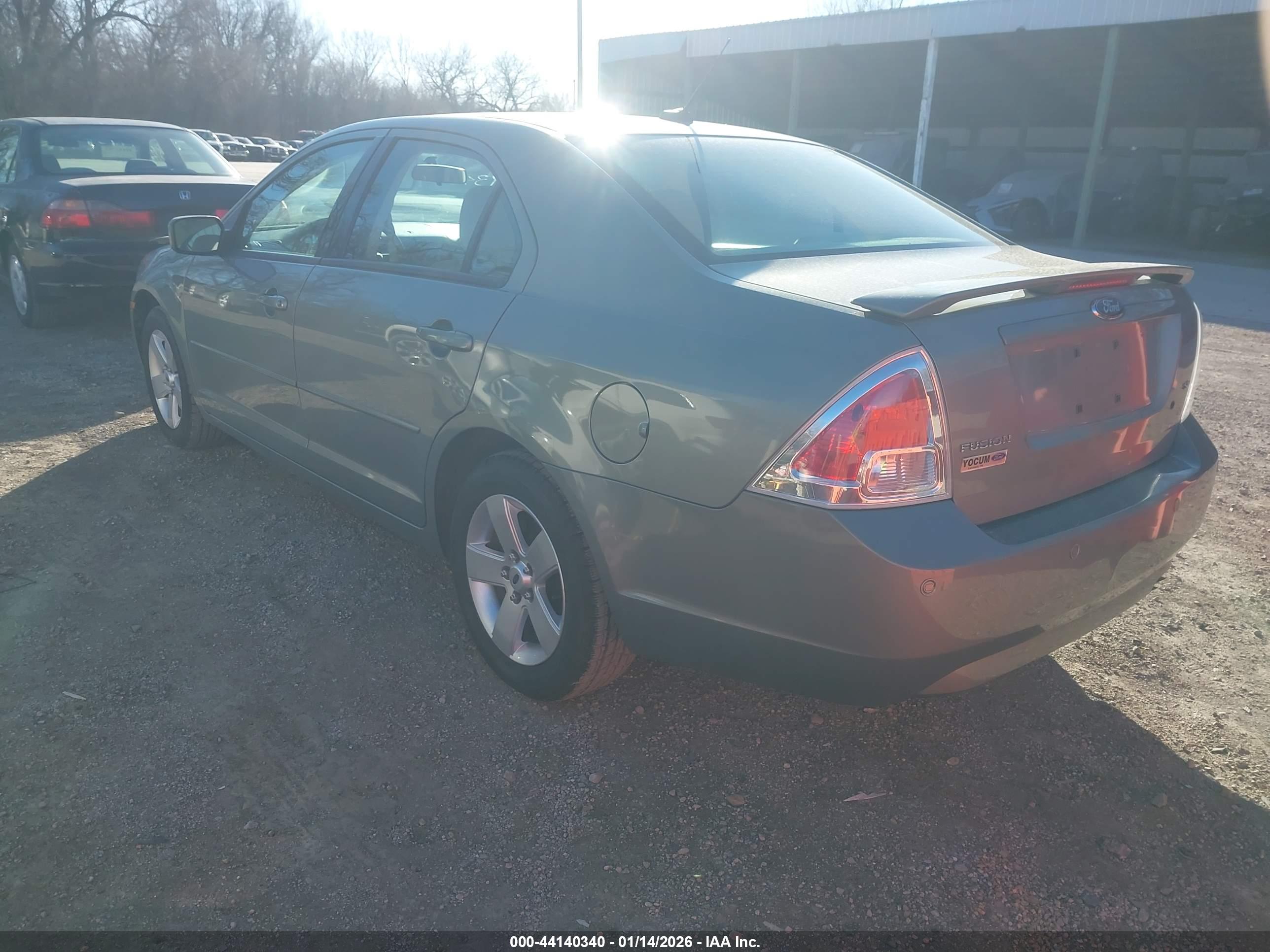 FORD FUSION image 3